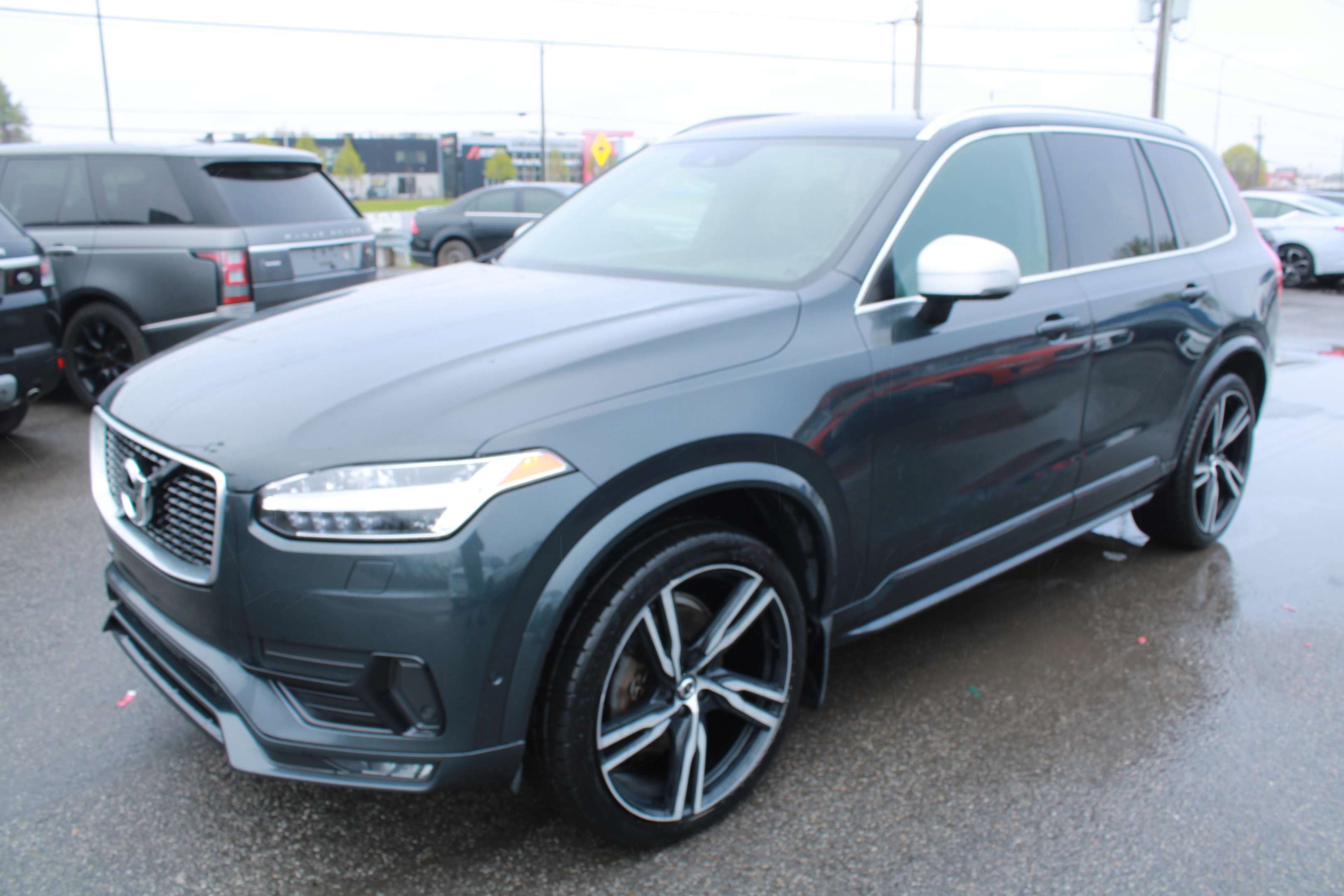 2019 Volvo XC90 T6 AWD R-Design alt 2