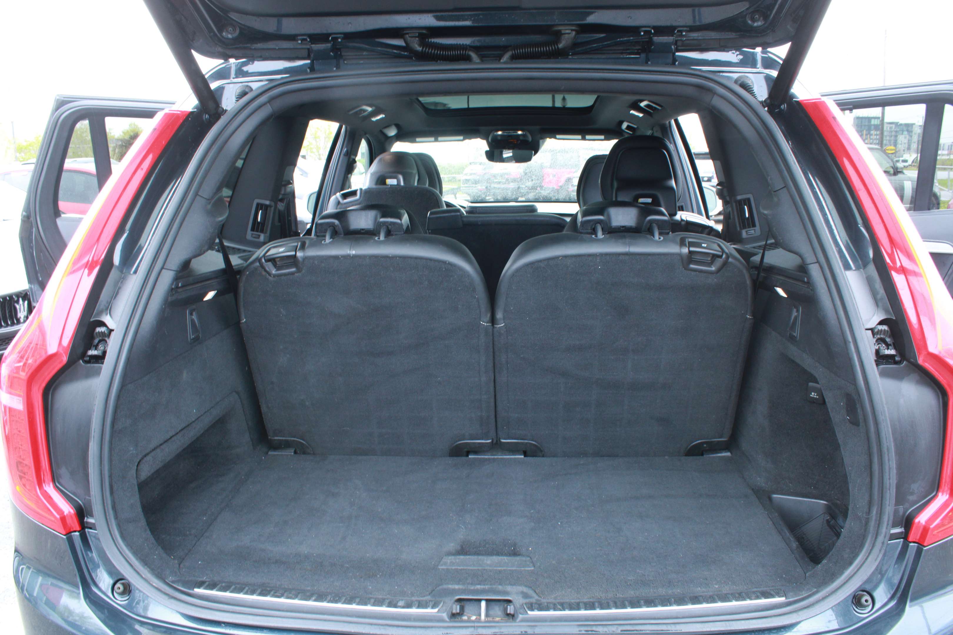 2019 Volvo XC90 T6 AWD R-Design thumb 34