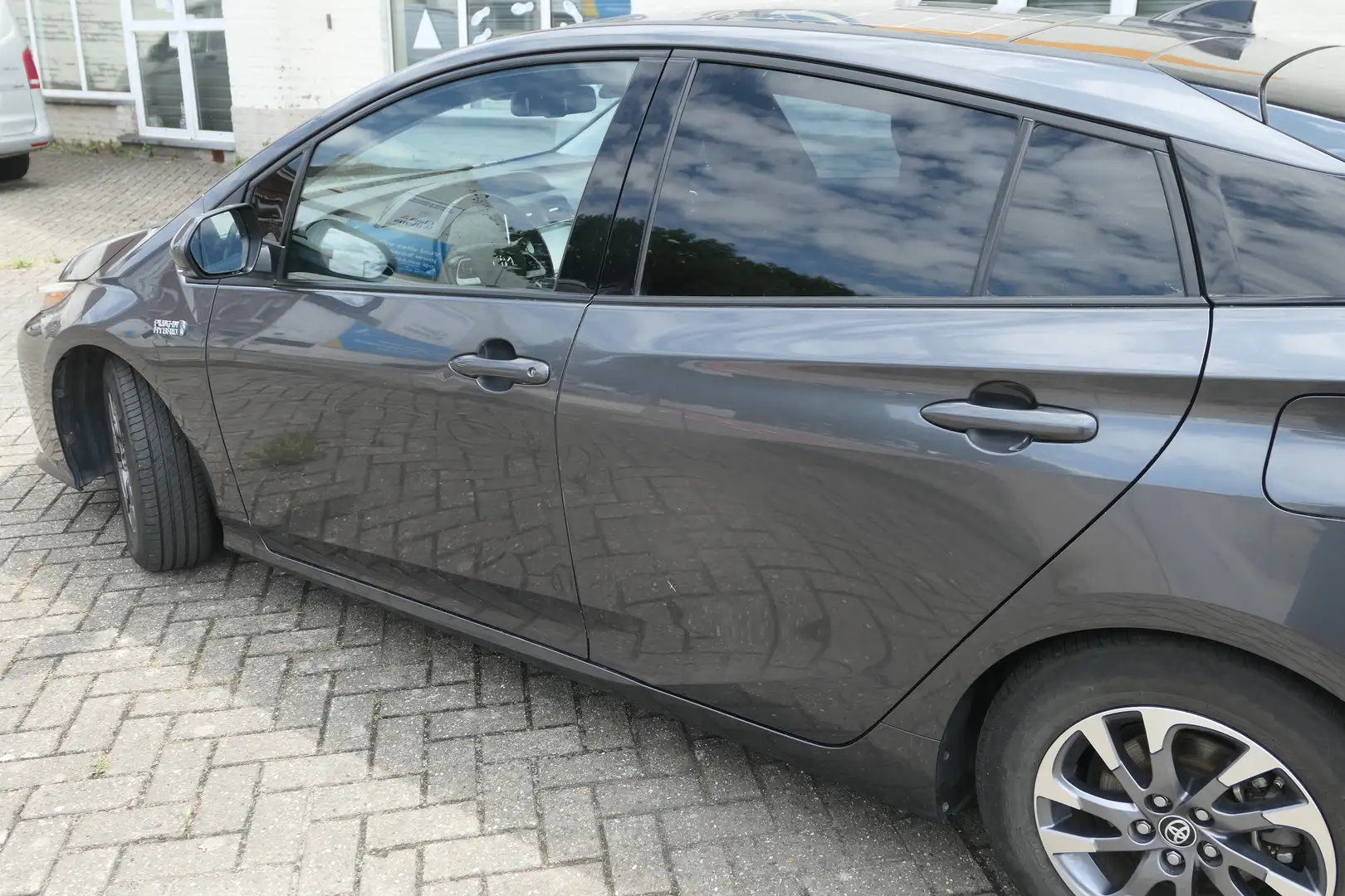 Toyota Prius Prius Plug-in Hybrid Solar Argent - 1
