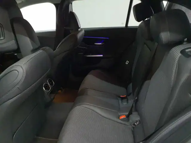 Mercedes-Benz C-Class view 13