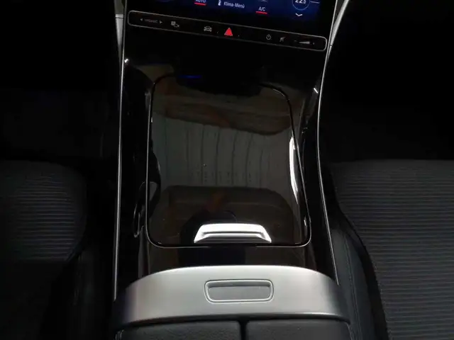 Mercedes-Benz C-Class view 10
