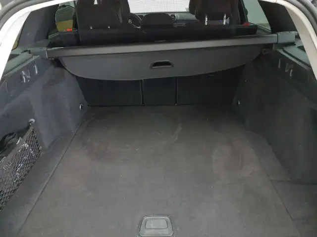 Mercedes-Benz C-Class view 15
