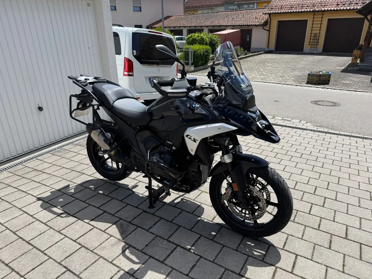 BMW R 1300 GS Schwarz - 2