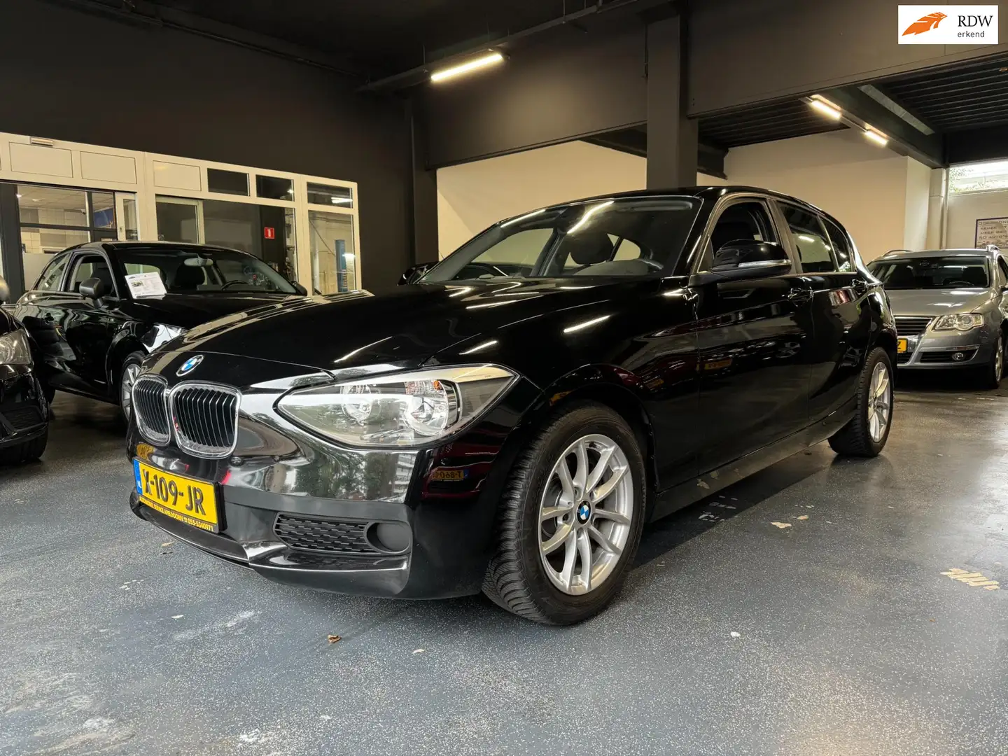BMW 116 1-serie 116i Business+ ***6BAK | ST.VERM | 121dKM Zwart - 1