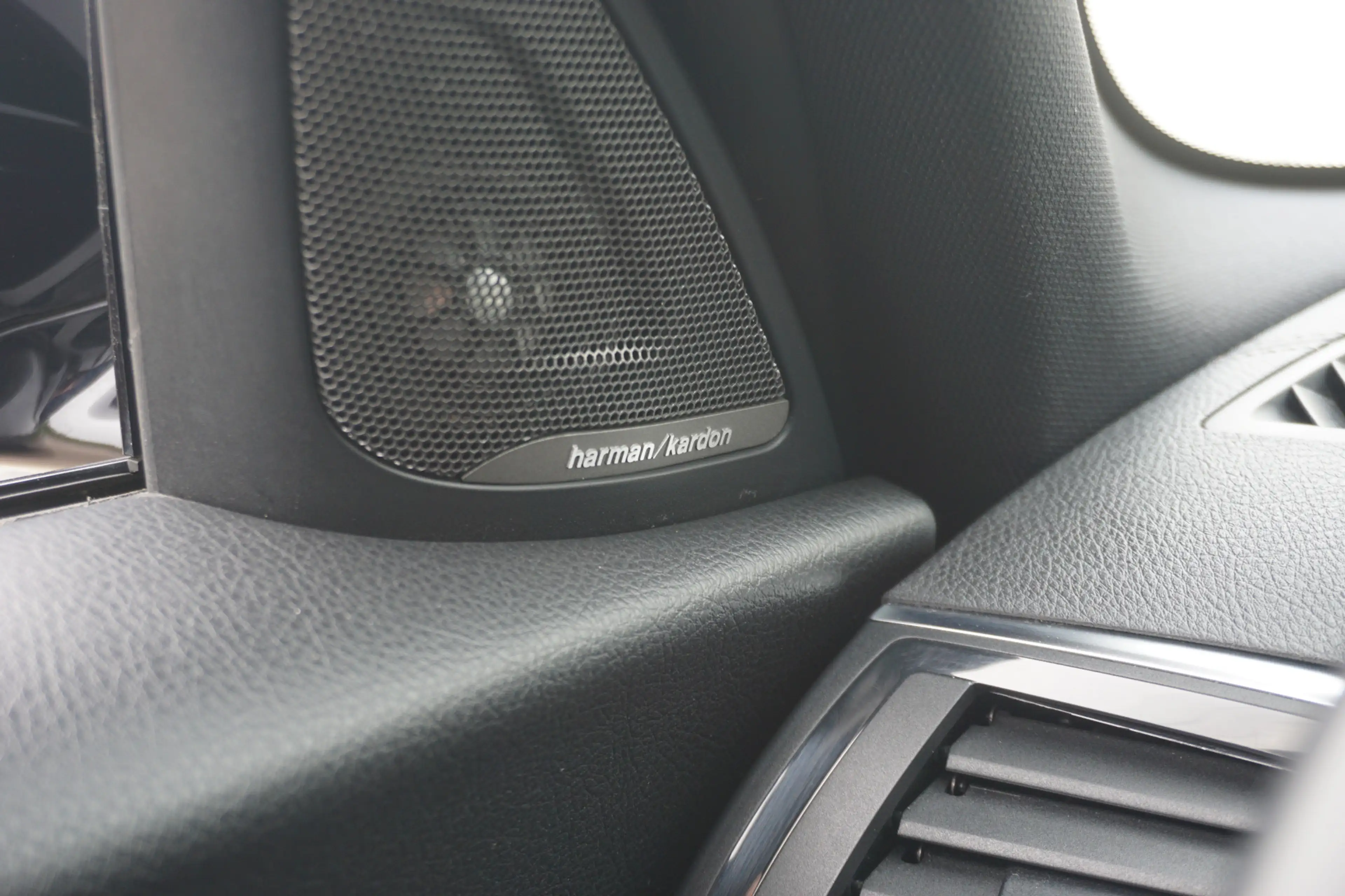BMW 140 1-serie M140i High Exec Harman Kardon | Dealeronde — photo 19