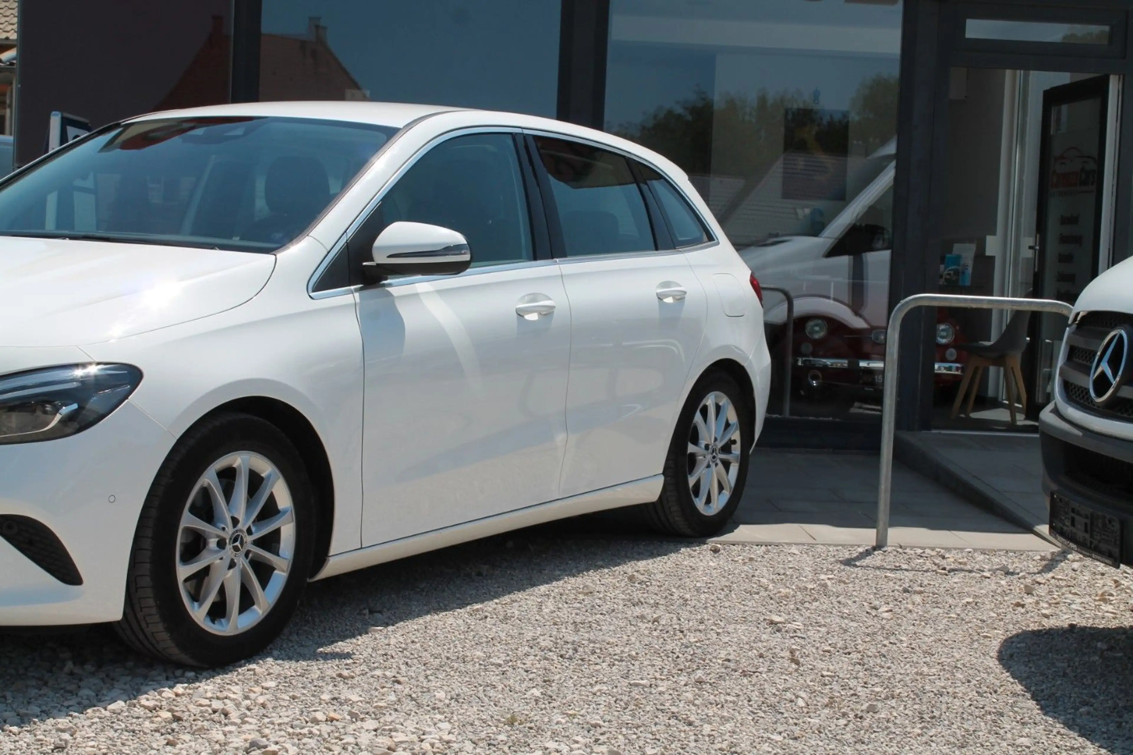 Mercedes-Benz B 220 d/ Navi/Rückfahrkamera/Anhängerkupplung/ — photo 2