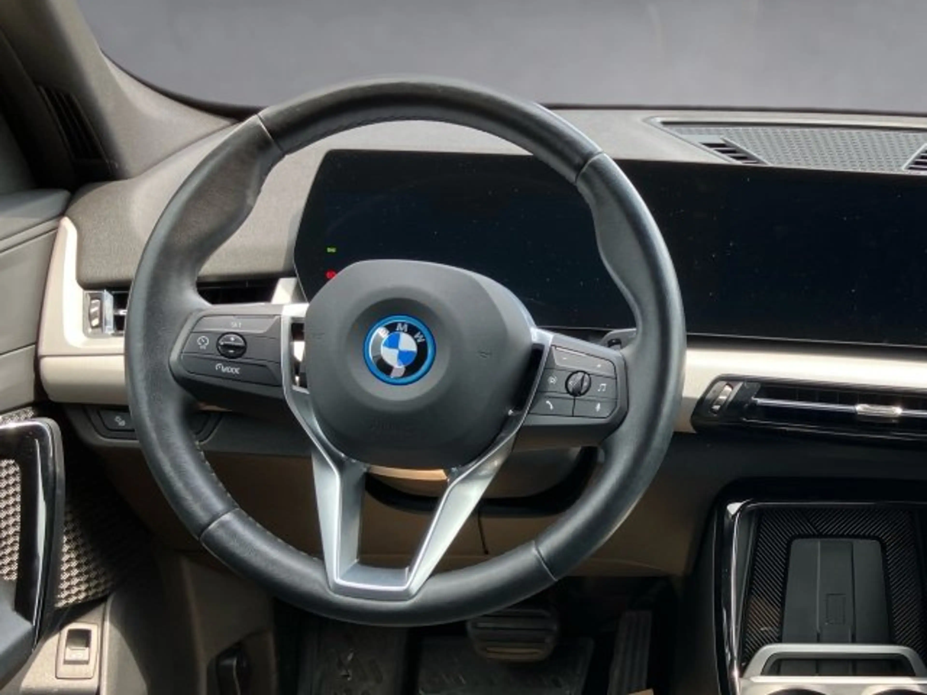 BMW iX1 eDrive20 U11 HB0 — photo 10