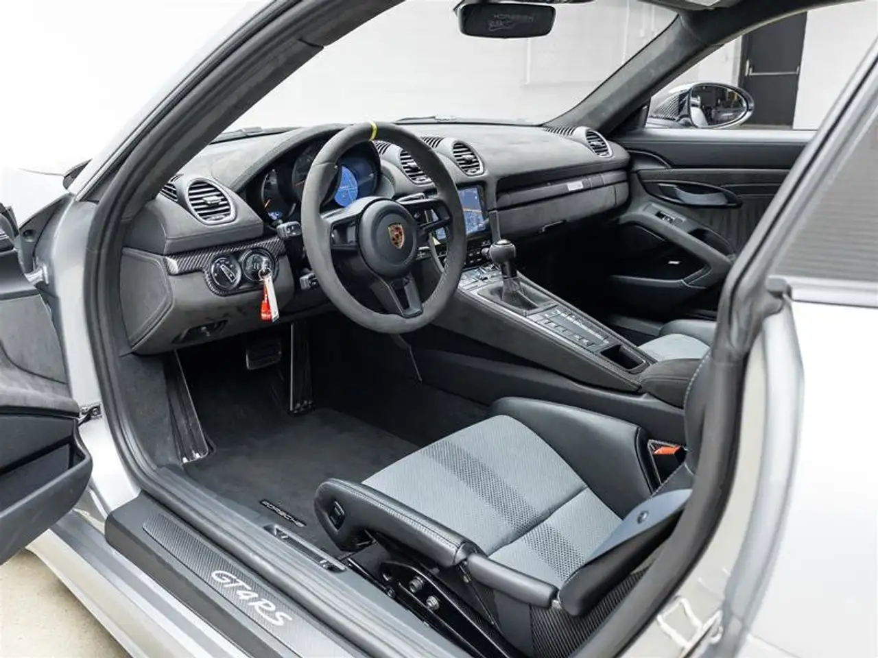 Porsche 718 Cayman снимка Porsche 718 Cayman