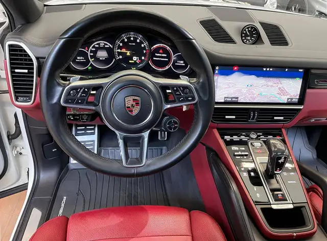 Porsche Cayenne view 10