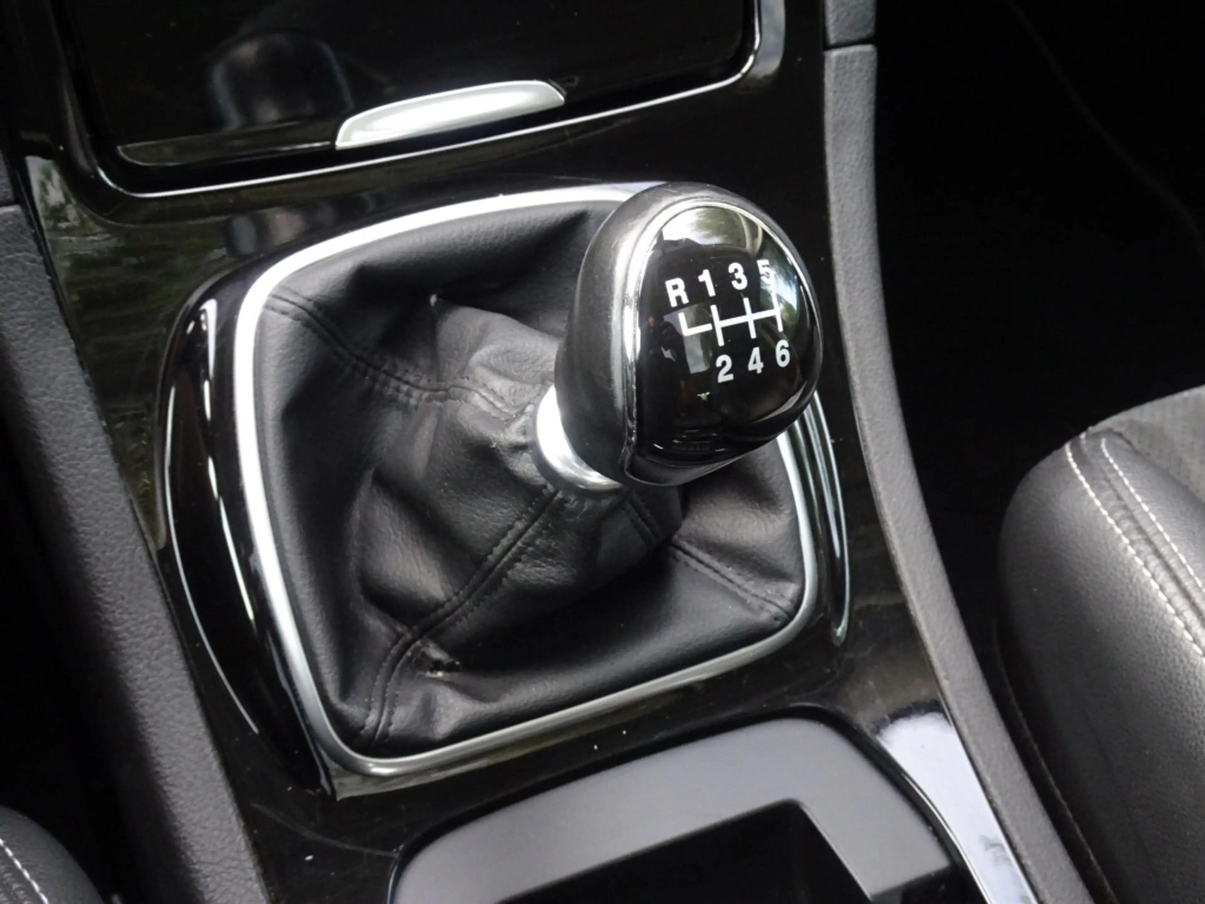 Ford S-Max 1.6 160pk EcoBoost Platium met Navi en Trekhaak — photo 22