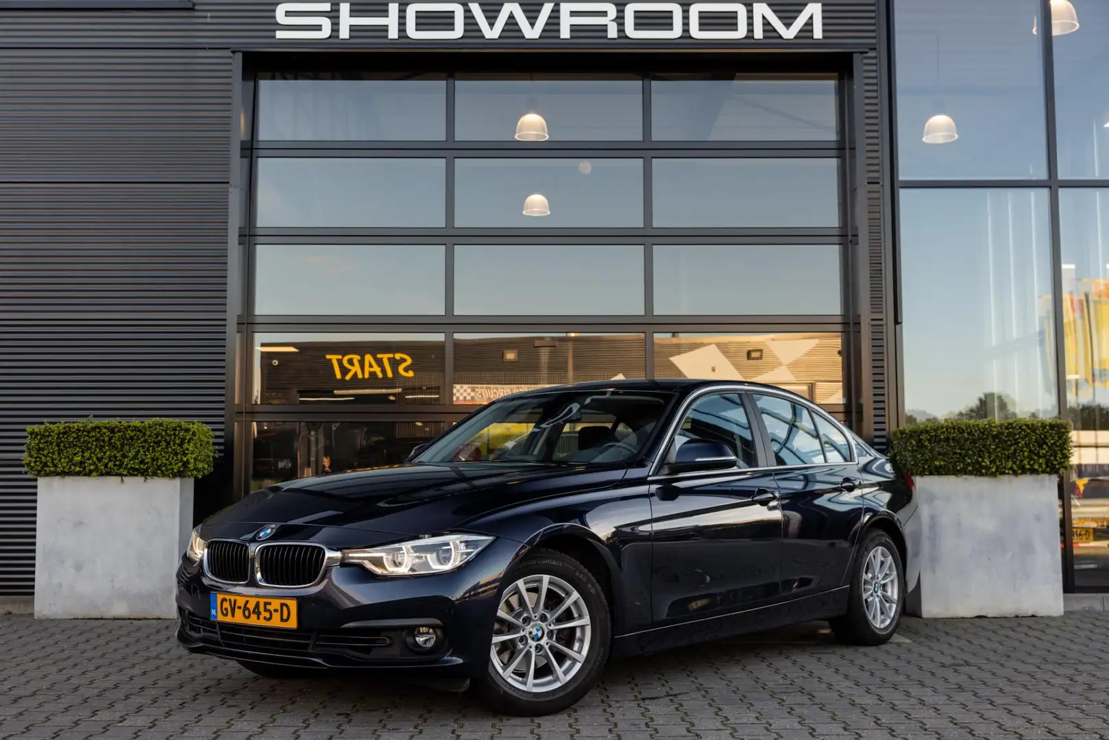 BMW 318 3-serie 318i Luxury, 136 PK, NL Auto, Automaat, Cr Bleu - 2