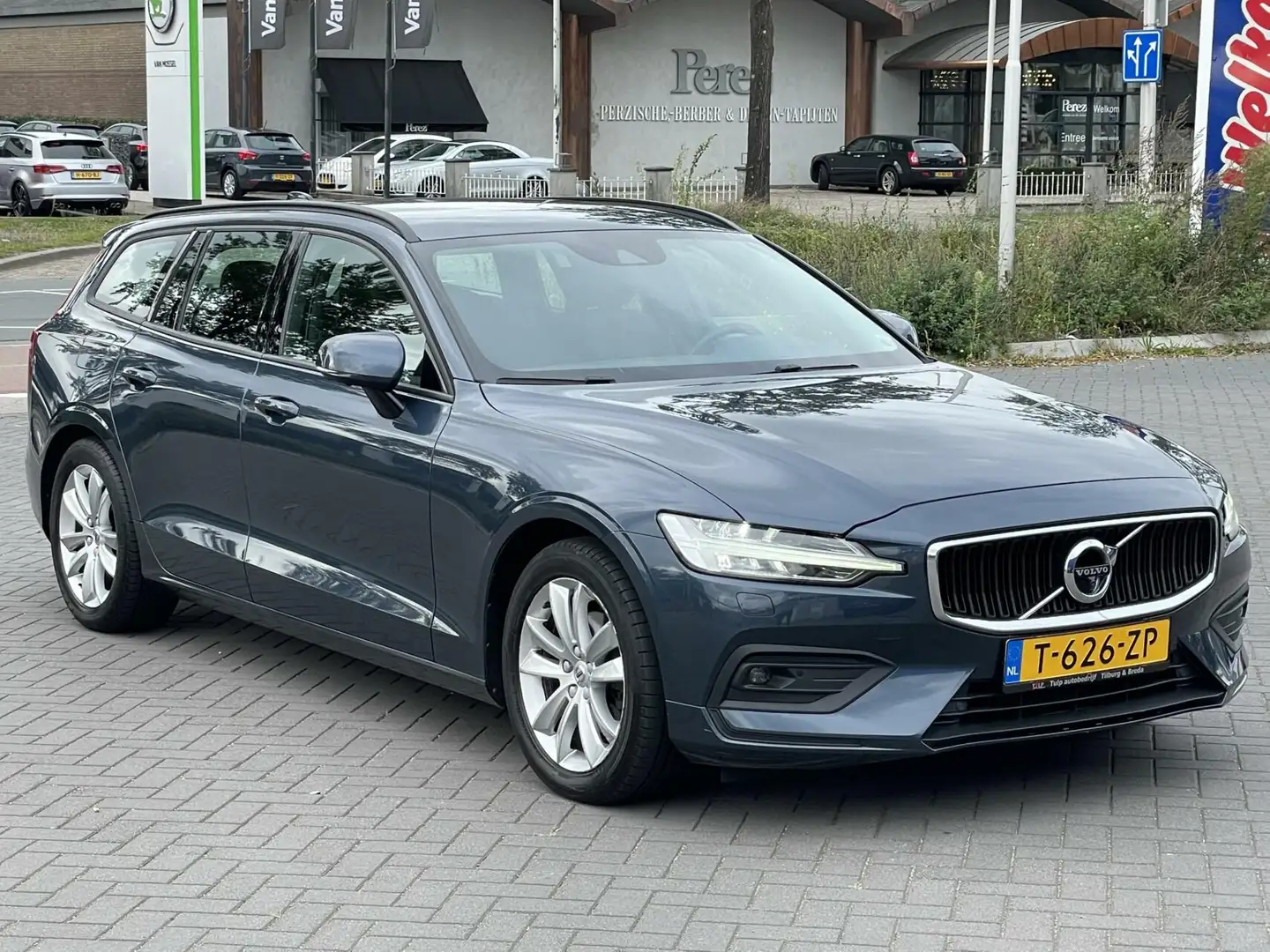 Volvo V60 2.0 D3 Momentum Automaat 2018 nw model 1e eigenaar Blauw - 2