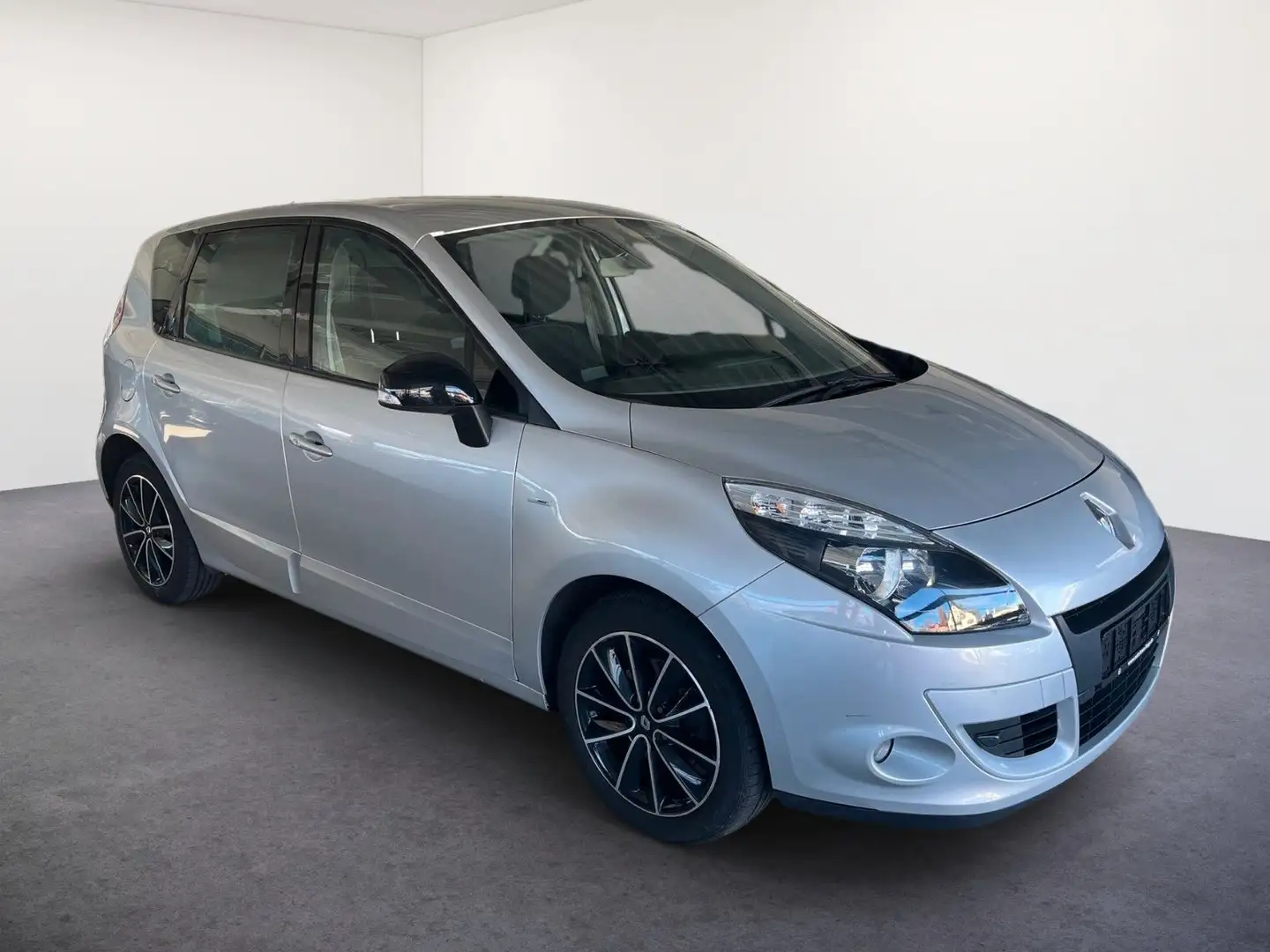Renault Scenic III 1.9 dCi BOSE Edition/SHZ/NAV/PDC/TÜV Zilver - 2