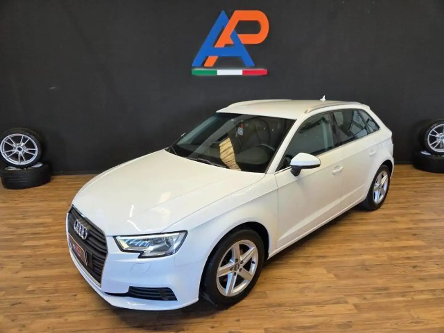 Audi A3 SPB 1.6 TDI 116 CV Design Bianco - 2