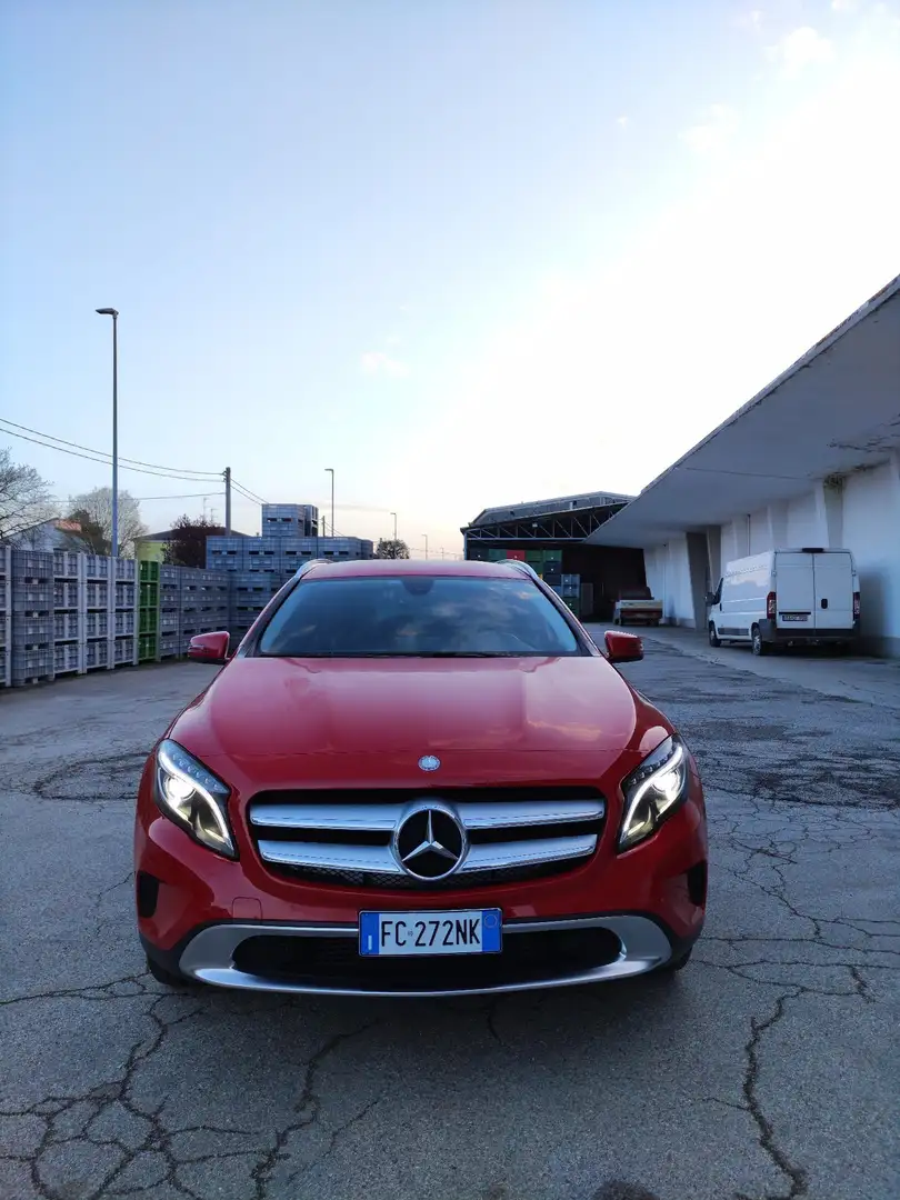 Mercedes-Benz GLA 200 d (cdi) Premium Rouge - 1