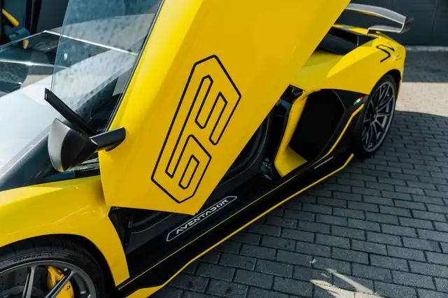Lamborghini Aventador view 11