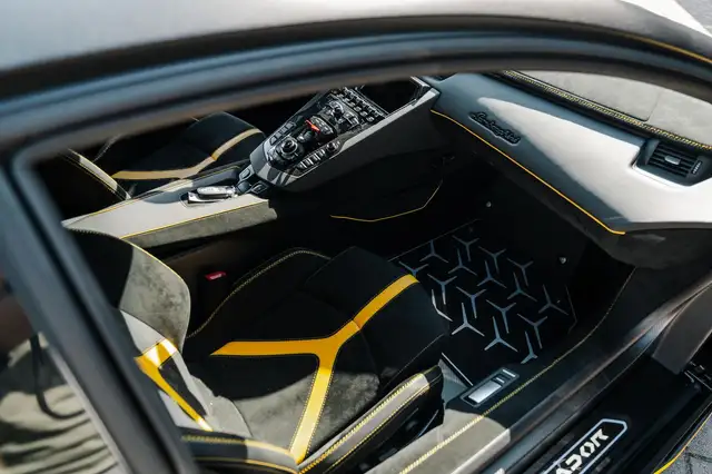 Lamborghini Aventador view 7