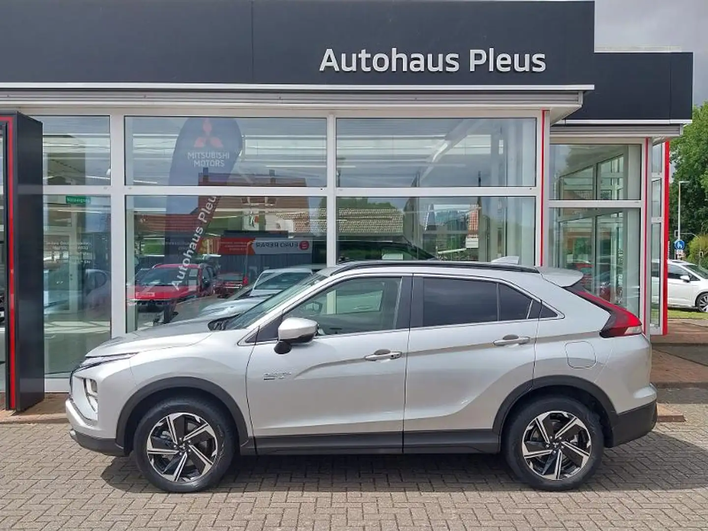 Mitsubishi Eclipse Cross Plug-in Hybrid BASIS 2.4 MIVEC 4WD Silber - 1