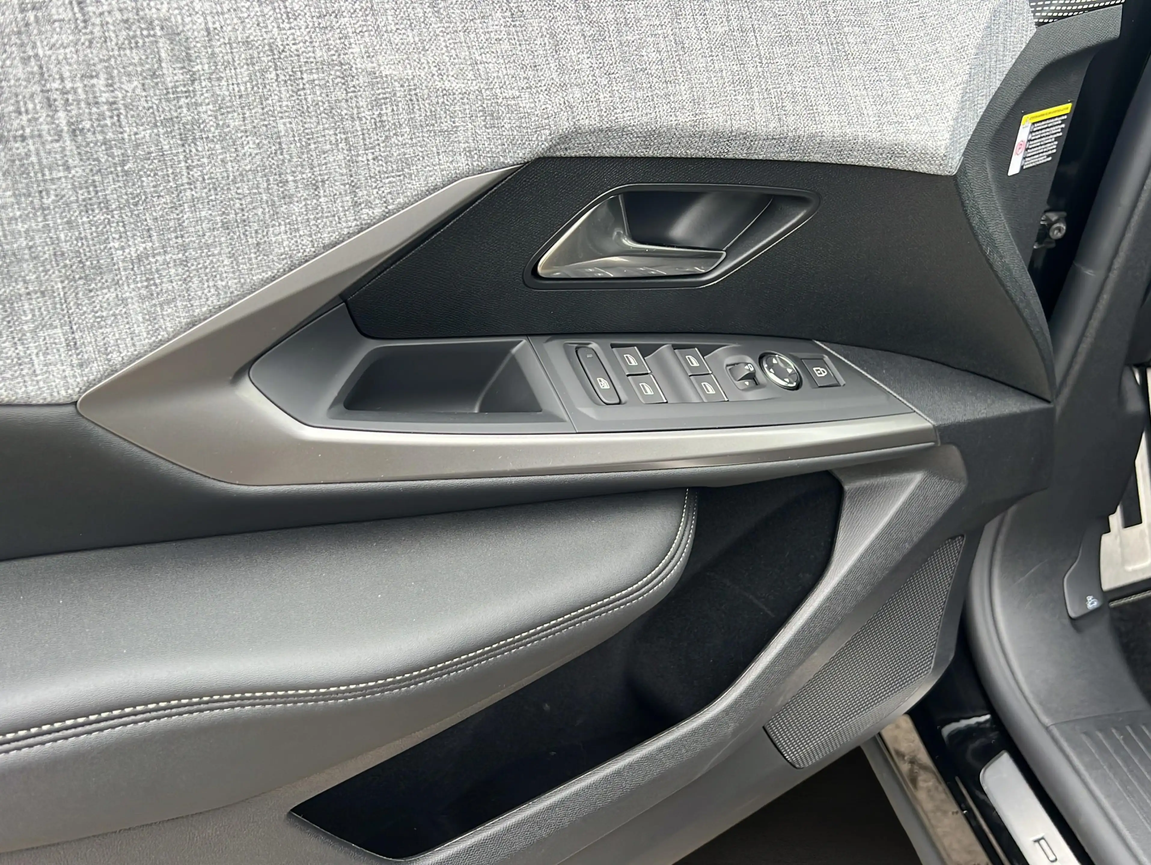 Peugeot 5008 GT Hybrid 145*Matrix*ACC*Navi*Kamera — photo 3