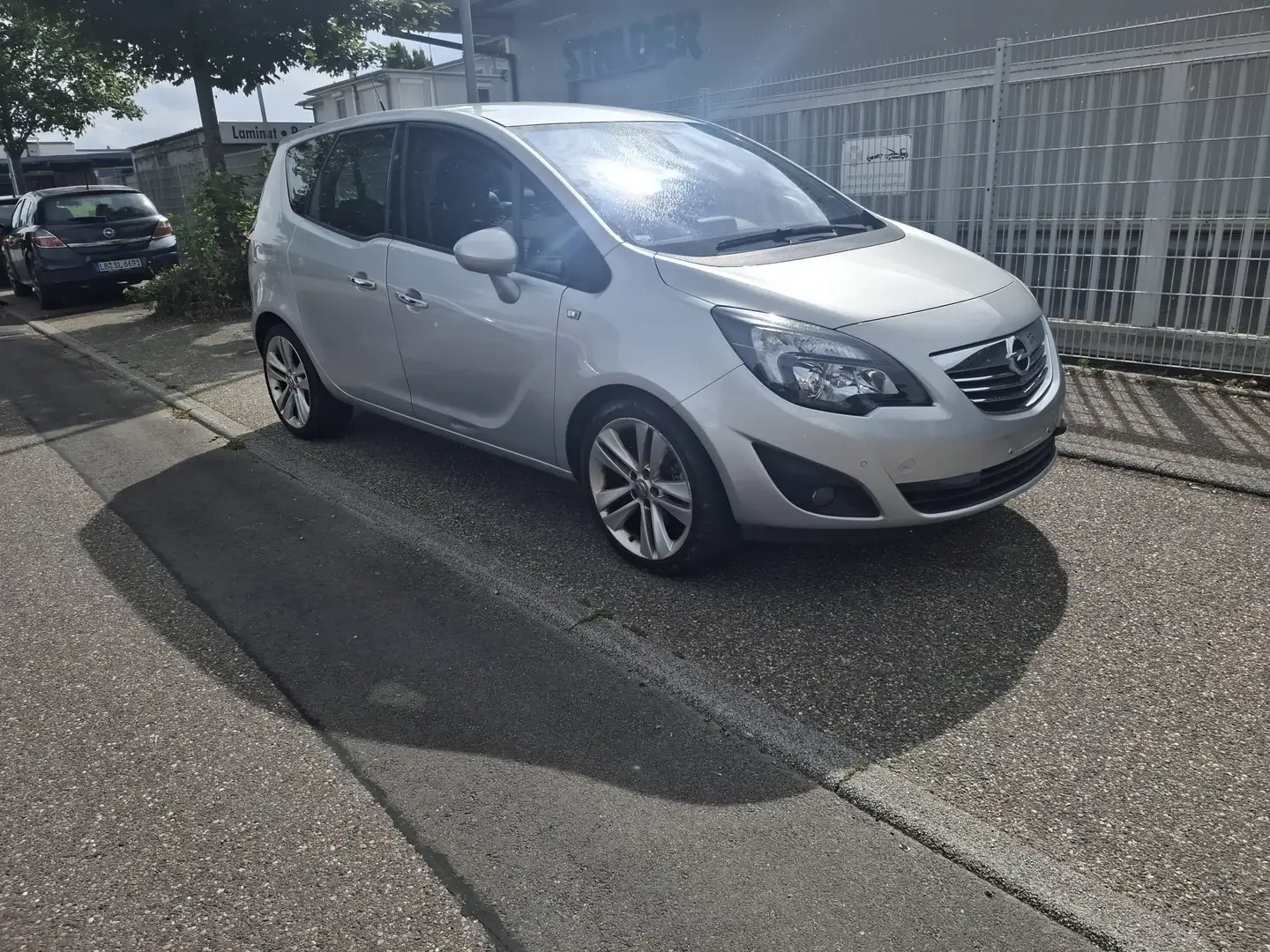 Opel Meriva Innovation Grau - 1