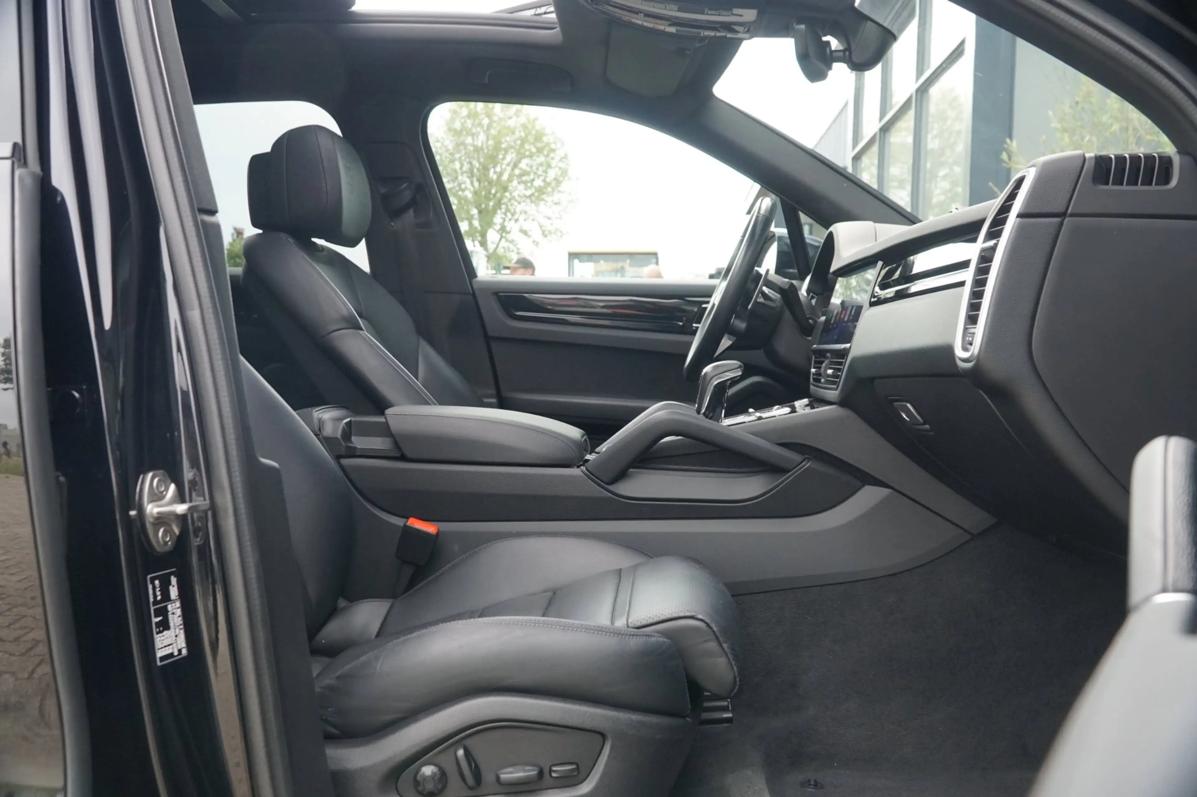 Porsche Cayenne 3.0 E-Hybrid PANO|TREKHAAK|LUCHTVERING — photo 20