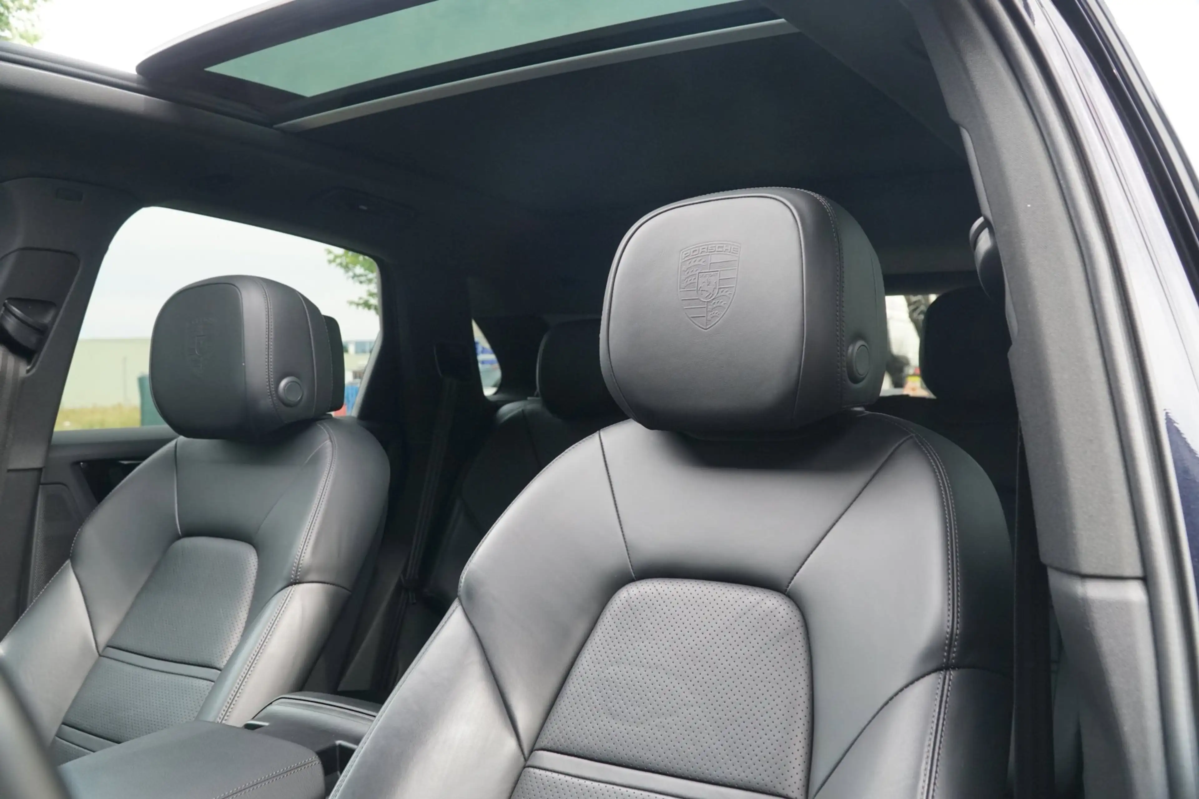 Porsche Cayenne 3.0 E-Hybrid PANO|TREKHAAK|LUCHTVERING — photo 19