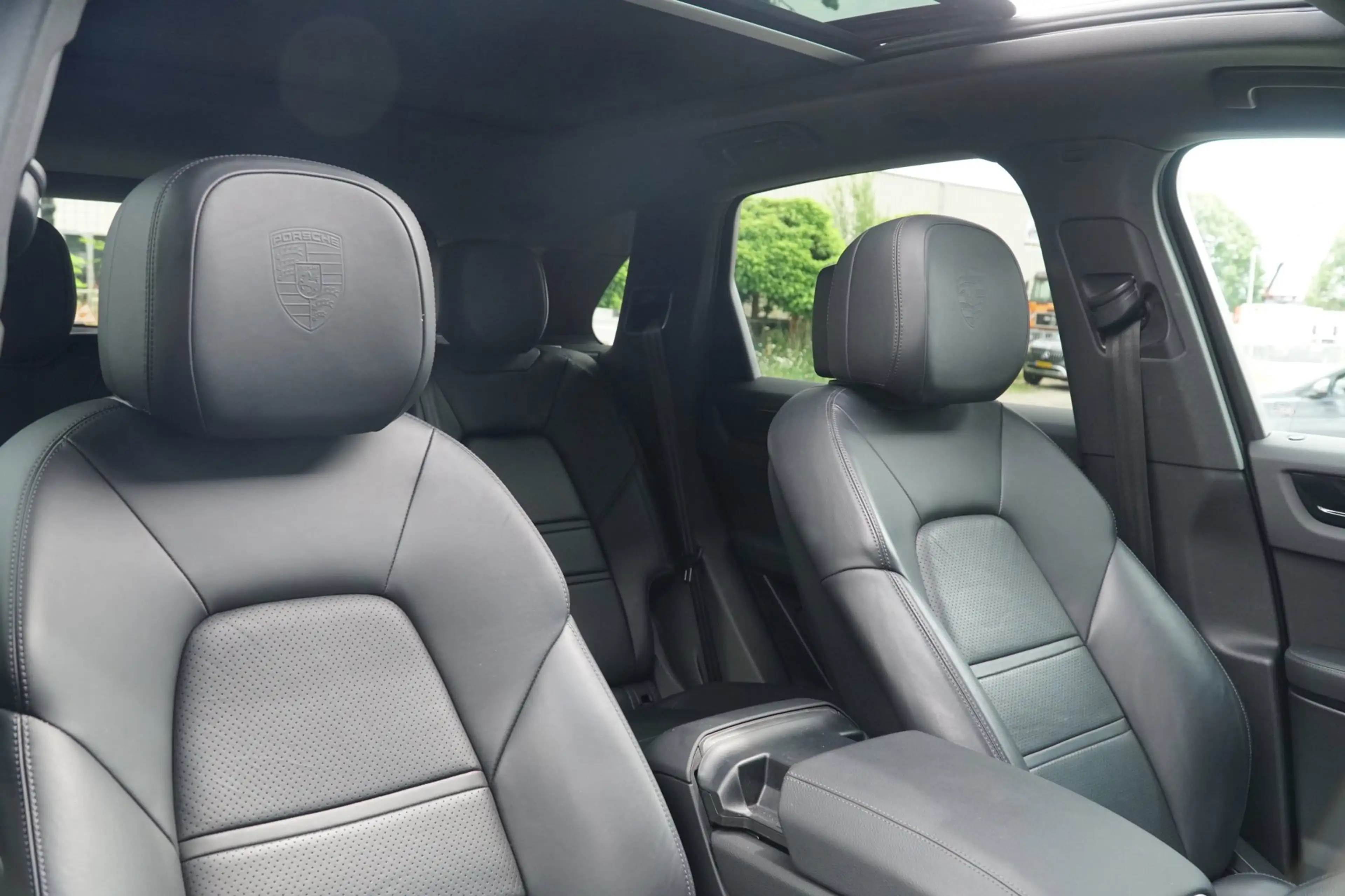 Porsche Cayenne 3.0 E-Hybrid PANO|TREKHAAK|LUCHTVERING — photo 21