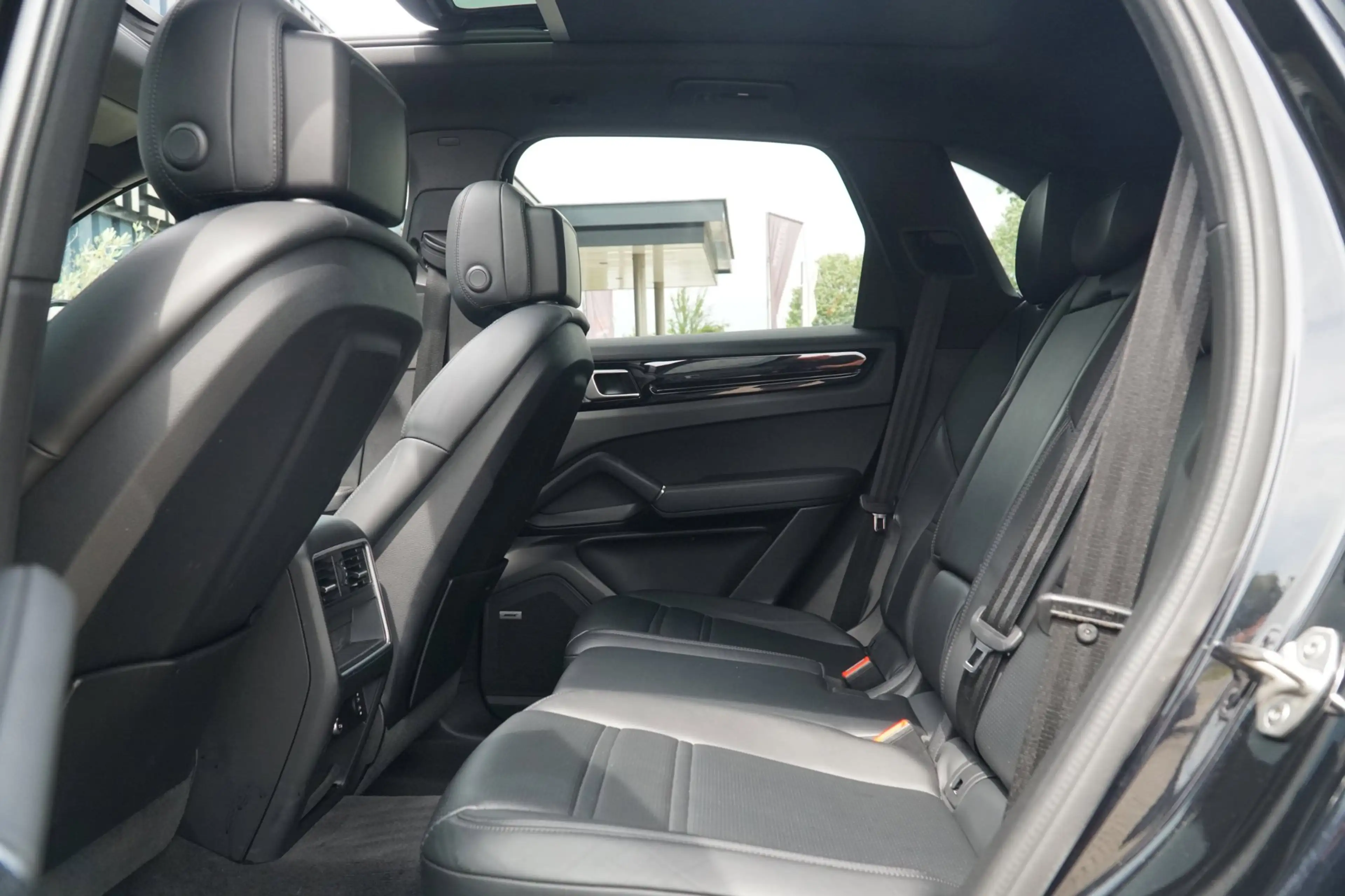 Porsche Cayenne 3.0 E-Hybrid PANO|TREKHAAK|LUCHTVERING — photo 23
