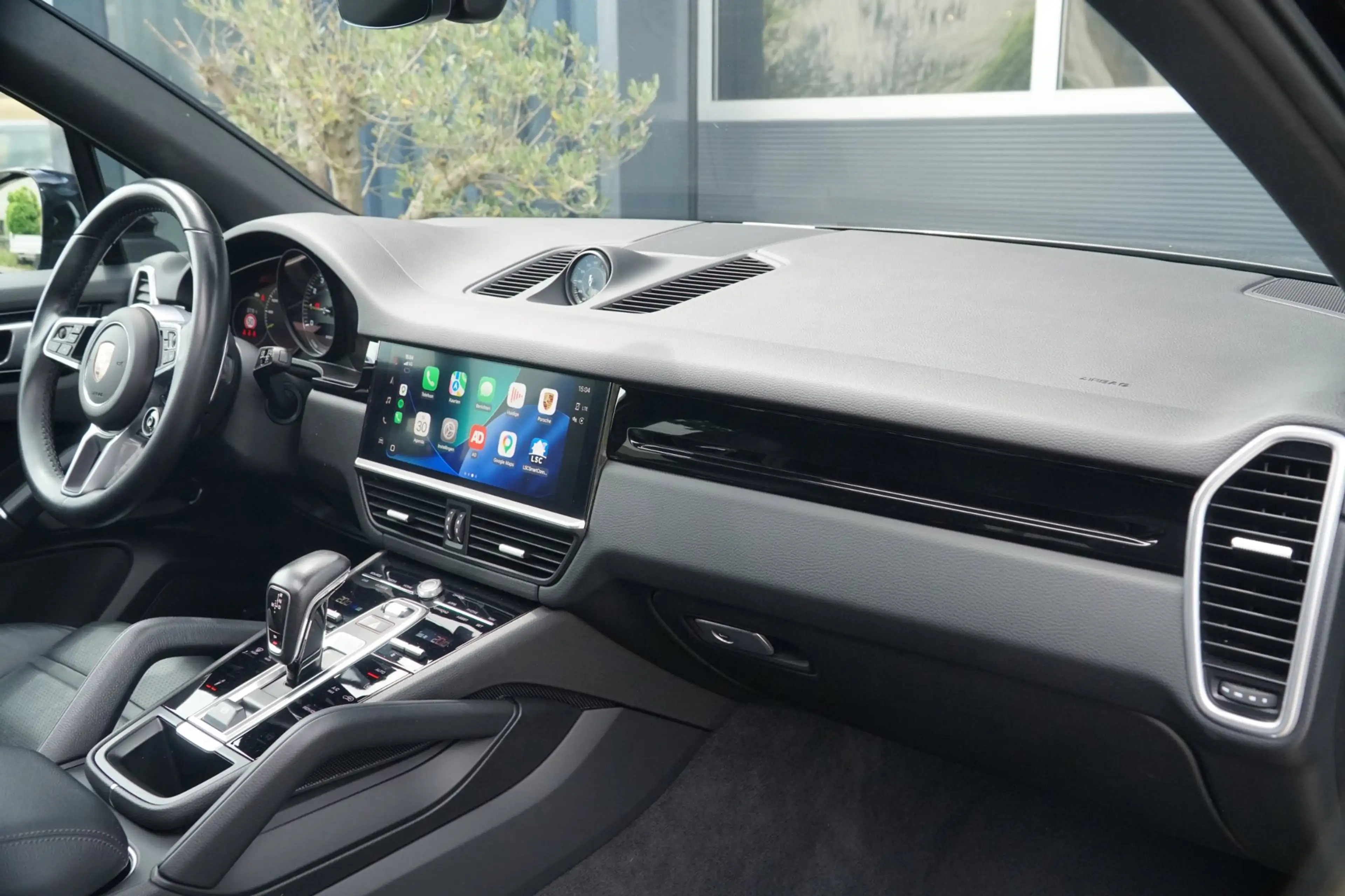 Porsche Cayenne 3.0 E-Hybrid PANO|TREKHAAK|LUCHTVERING — photo 17