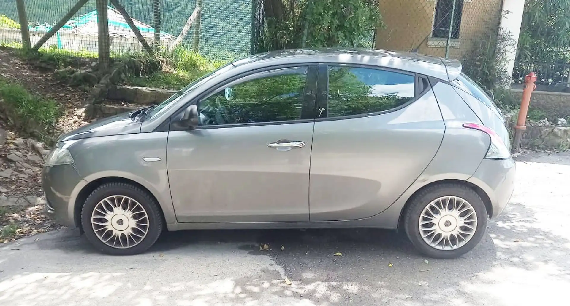 Lancia Ypsilon Ypsilon 1.3 mjt Elefantino s Gris - 2