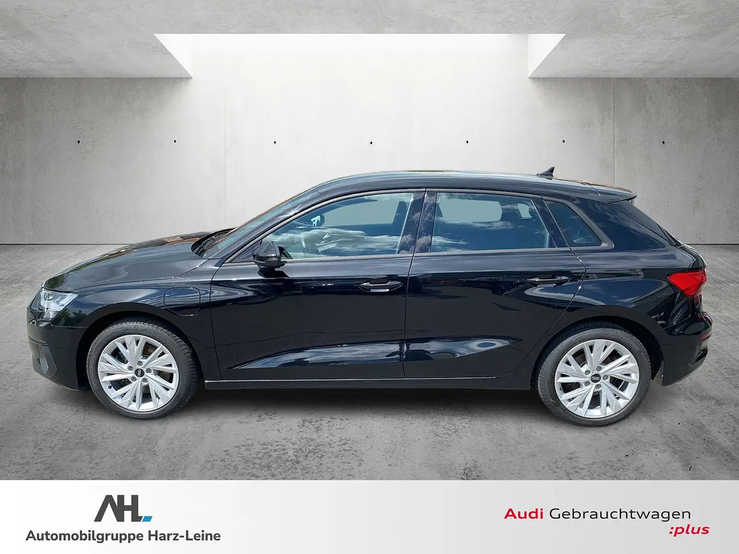Audi A3 Sportback 40 TFSI Sportback Navi APS Standklimaati Schwarz - 2