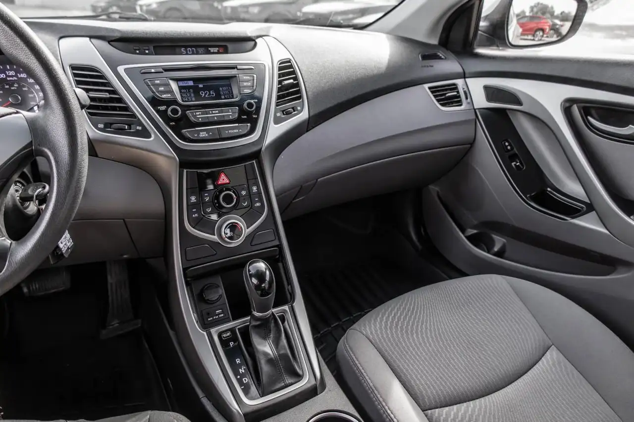 Hyundai ELANTRA fotografie Hyundai ELANTRA