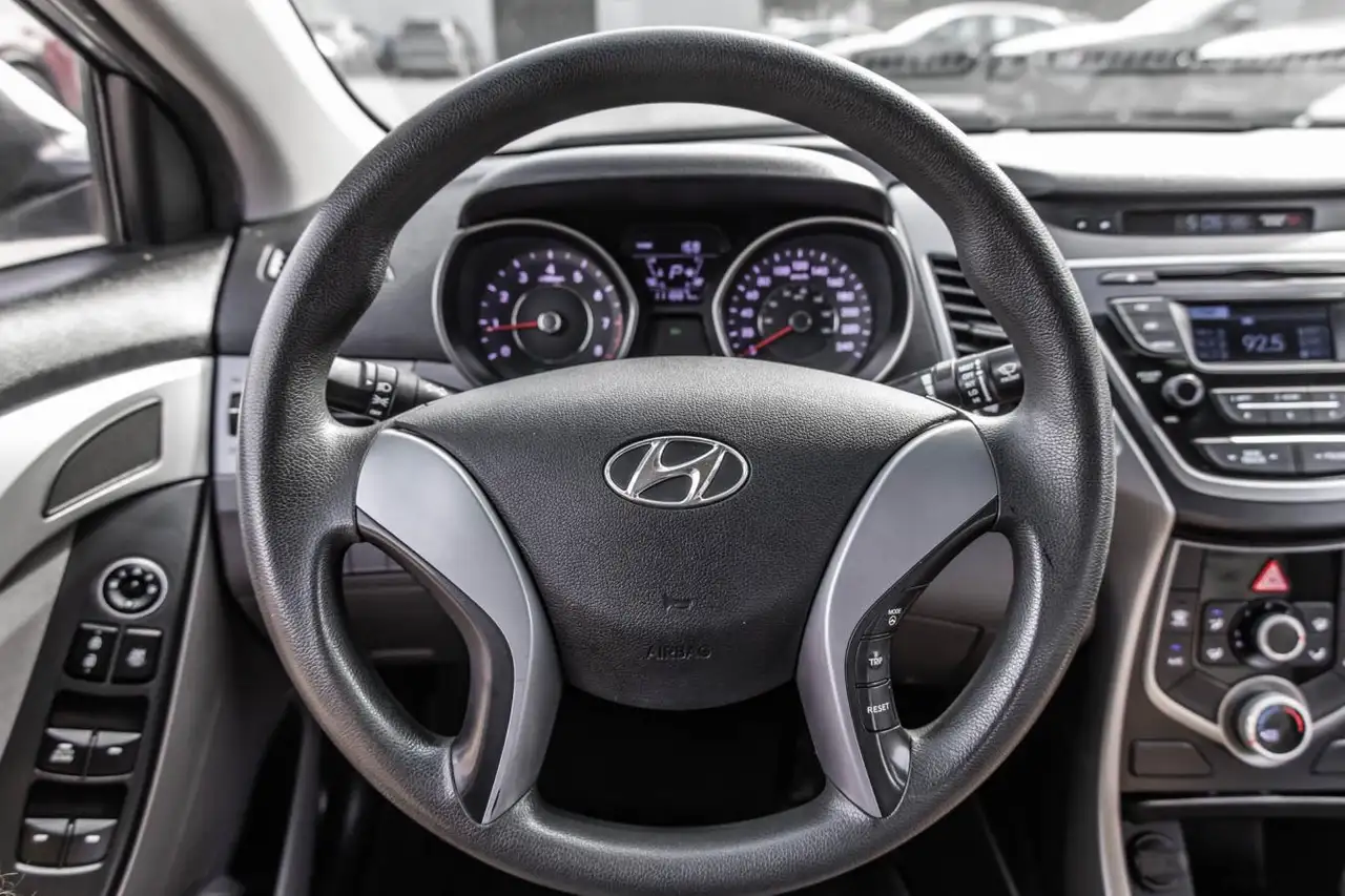 Hyundai ELANTRA fotografie Hyundai ELANTRA