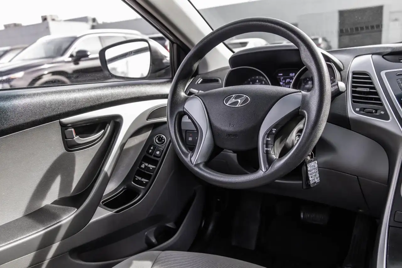Hyundai ELANTRA fotografie Hyundai ELANTRA