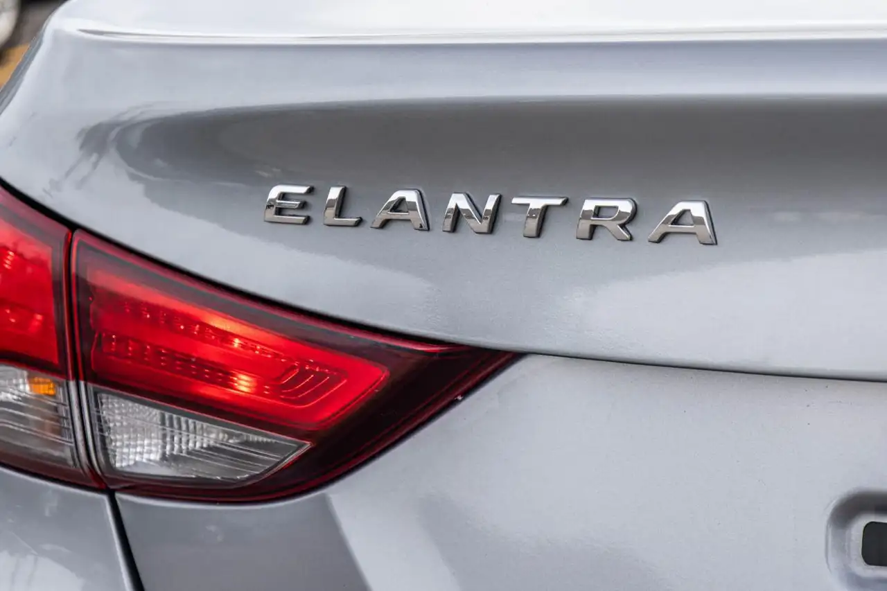 Hyundai ELANTRA fotografie Hyundai ELANTRA
