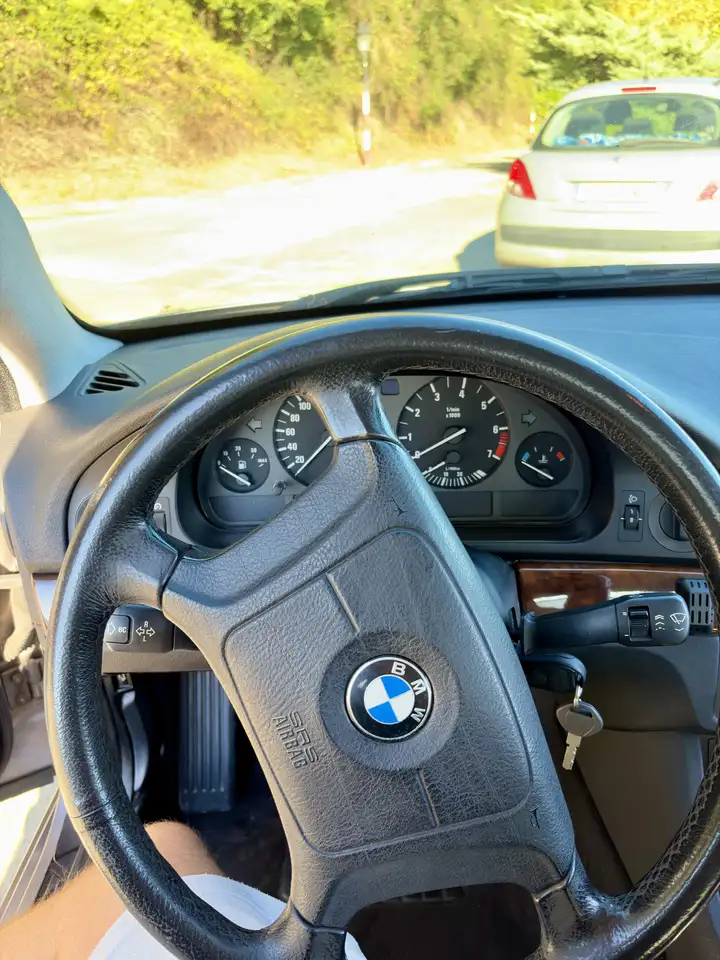 BMW 520i, foto 12