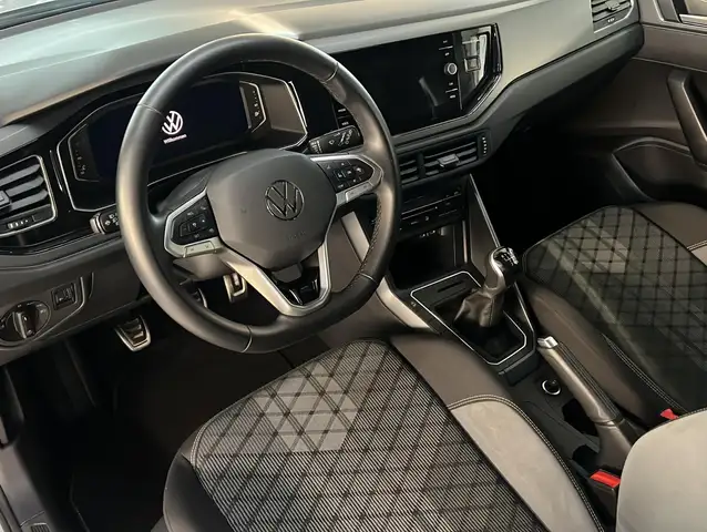 Volkswagen Taigo view 3