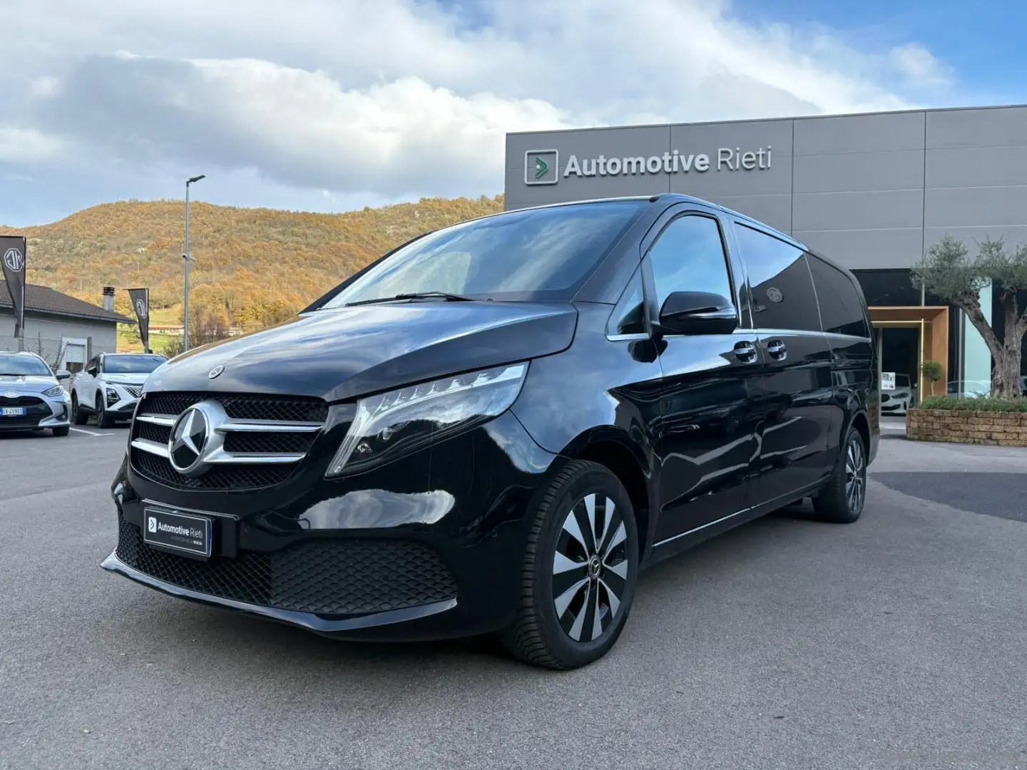 Mercedes-Benz V V 220 d Automatic Sport Extralong Schwarz - 1
