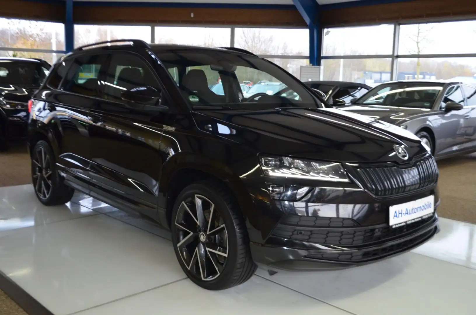 Skoda Karoq Sportline 4x4 AUTOMATIK / XENON / NAVI Schwarz - 2
