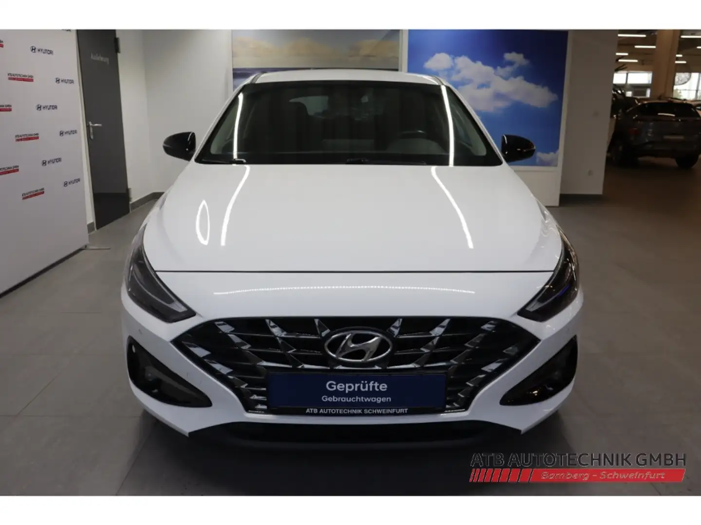Hyundai i30 Intro Edition 1.5 T-GDI 48V AHK-abnehmbar Navi Weiß - 2