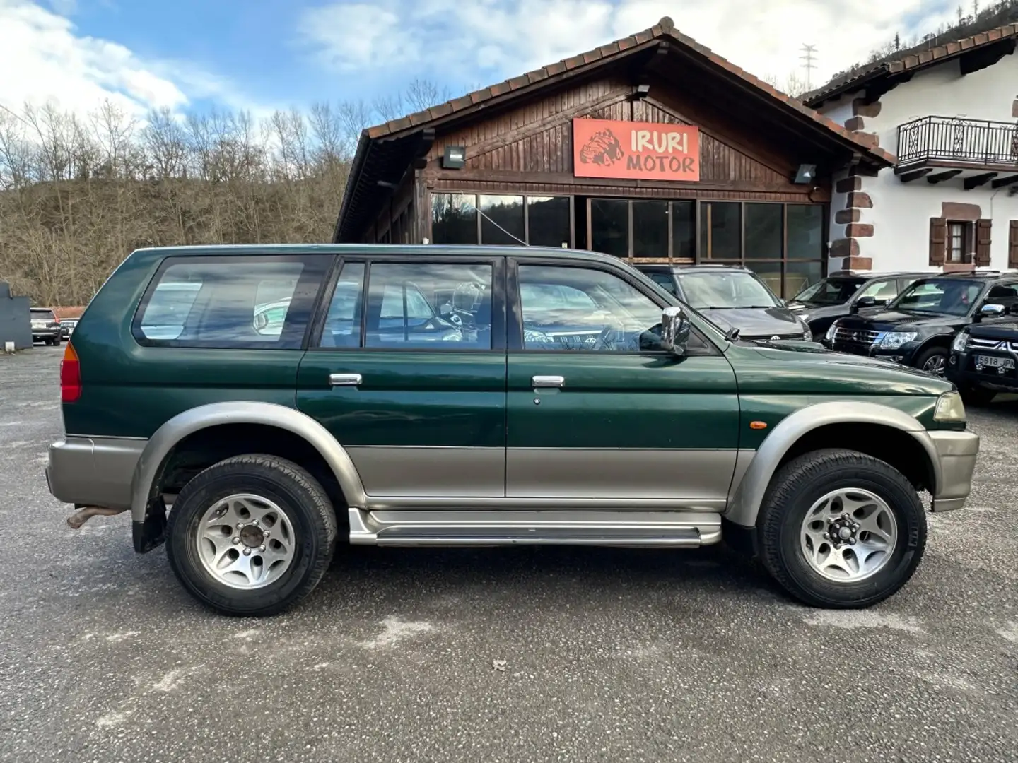 Mitsubishi Montero Sport 2.5 TDi GLS Grün - 1