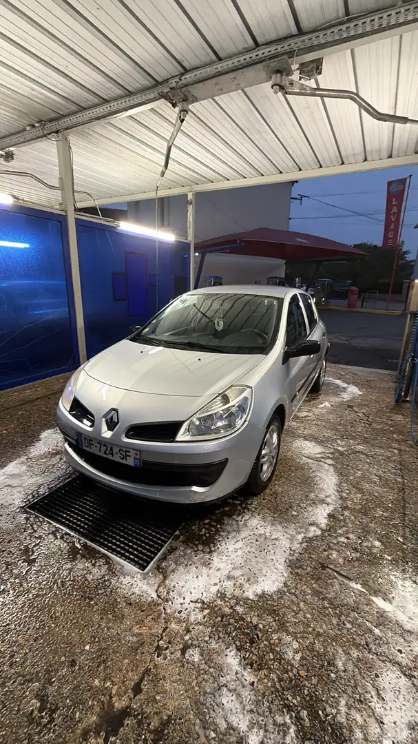 Renault Clio 1.4 16V 100 Pack Authentique - 2
