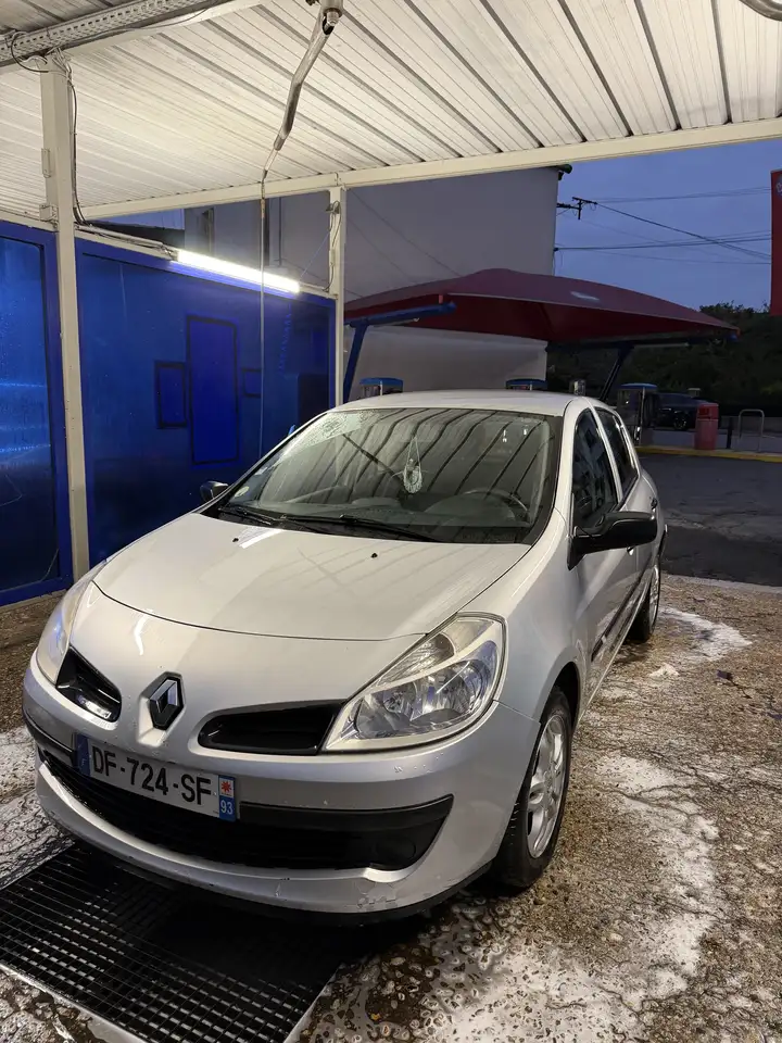 Renault Clio 1.4 16V 100 Pack Authentique