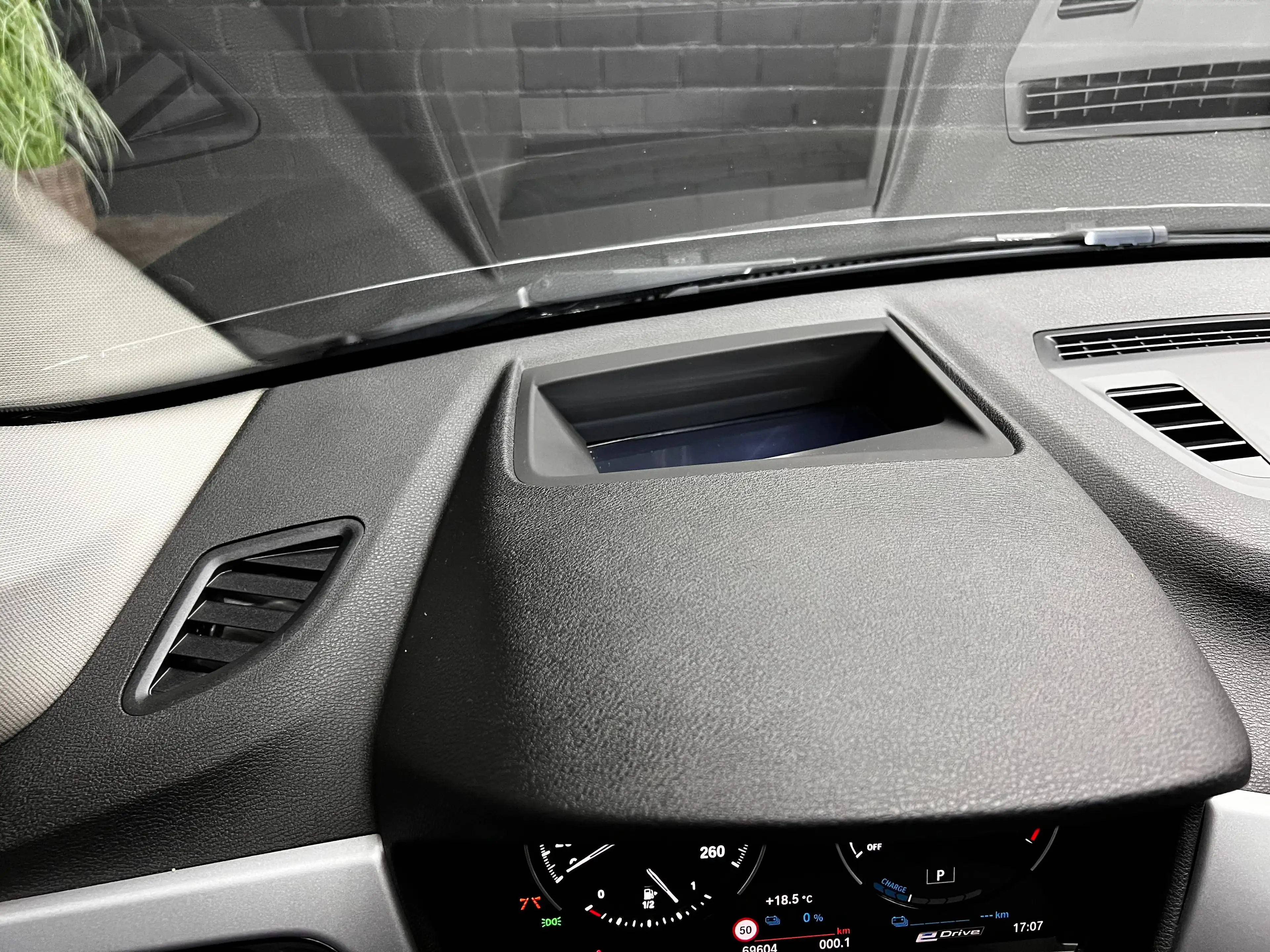BMW X1 xDrive25e Hybrid / All black / Head up / Camera / LED / 2022 — photo 7
