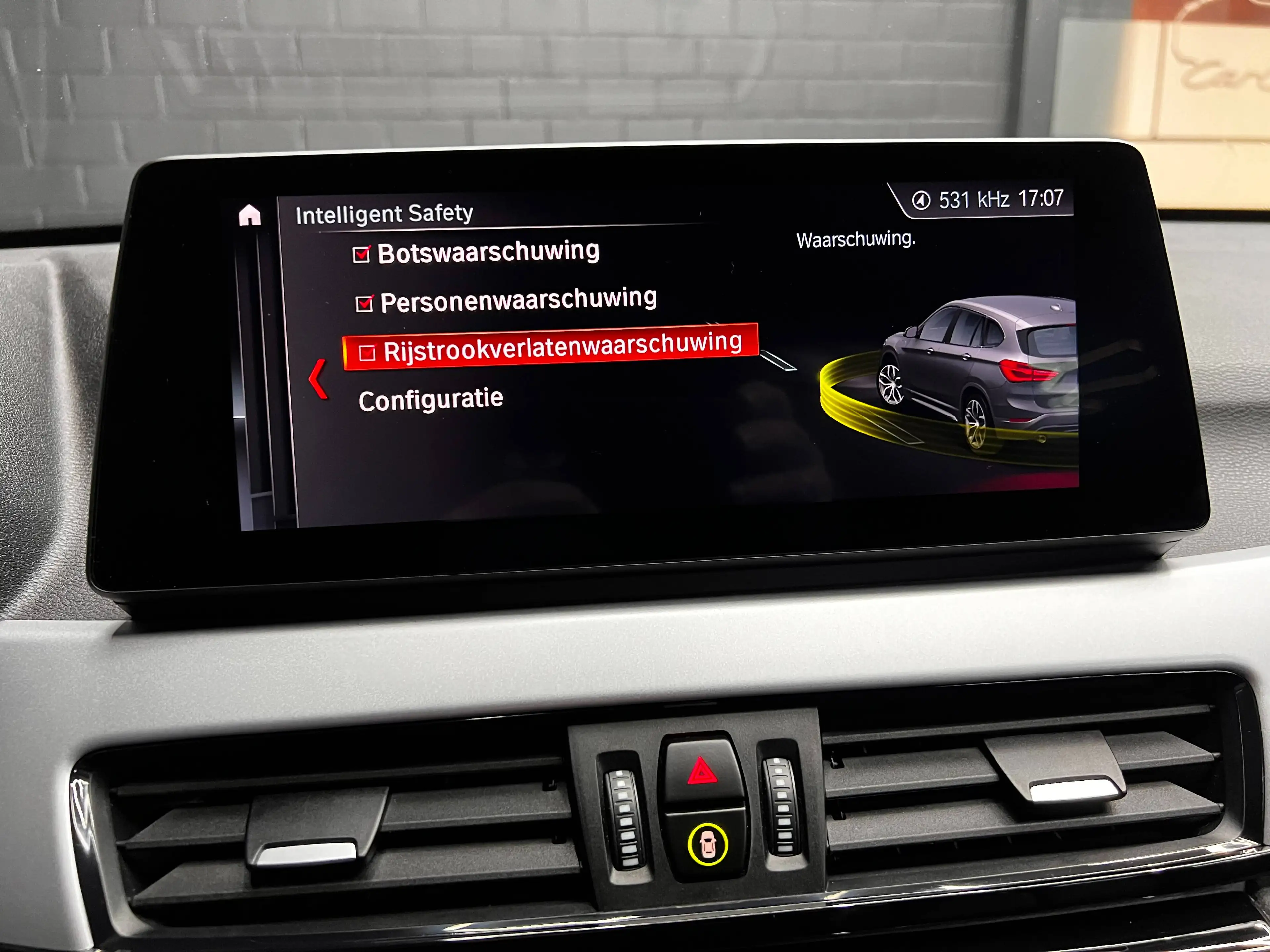 BMW X1 xDrive25e Hybrid / All black / Head up / Camera / LED / 2022 — photo 10