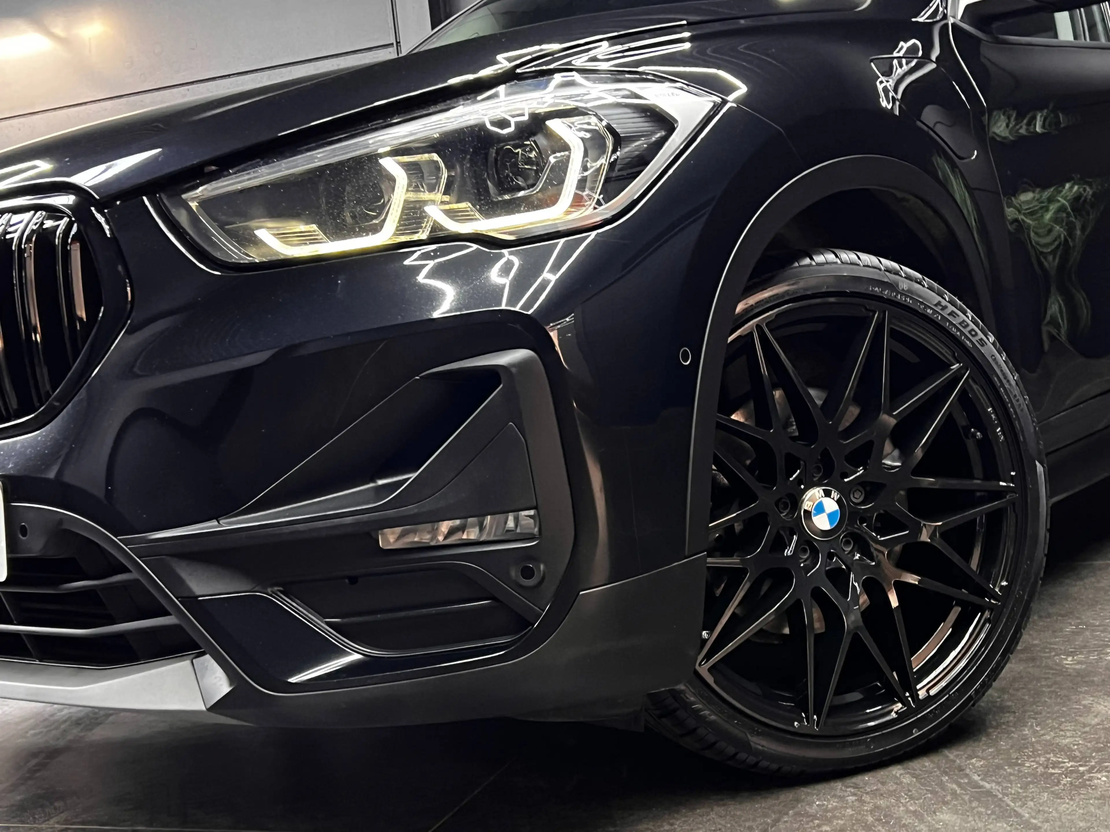 BMW X1 xDrive25e Hybrid / All black / Head up / Camera / LED / 2022 — photo 4