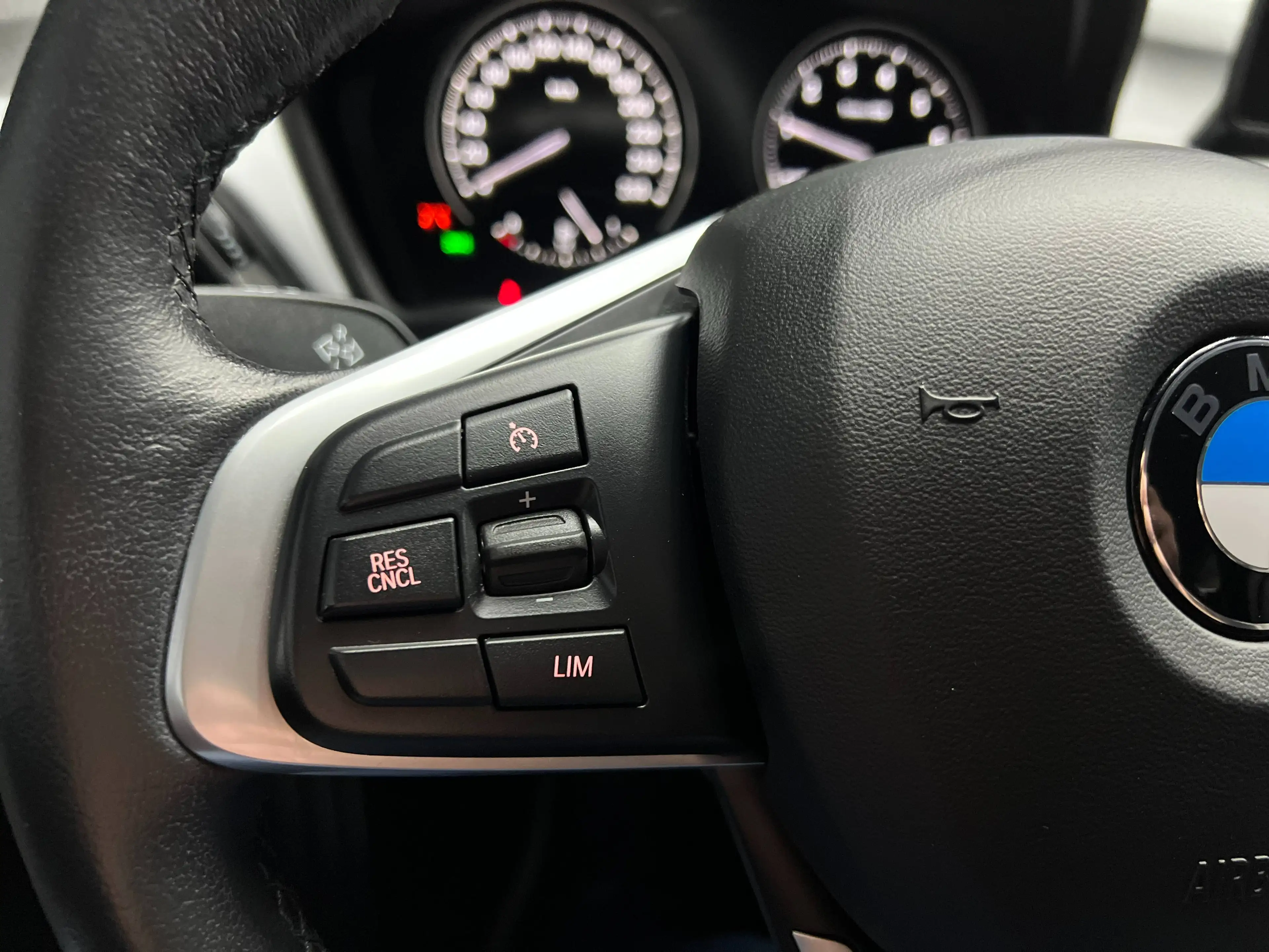 BMW X1 xDrive25e Hybrid / All black / Head up / Camera / LED / 2022 — photo 11