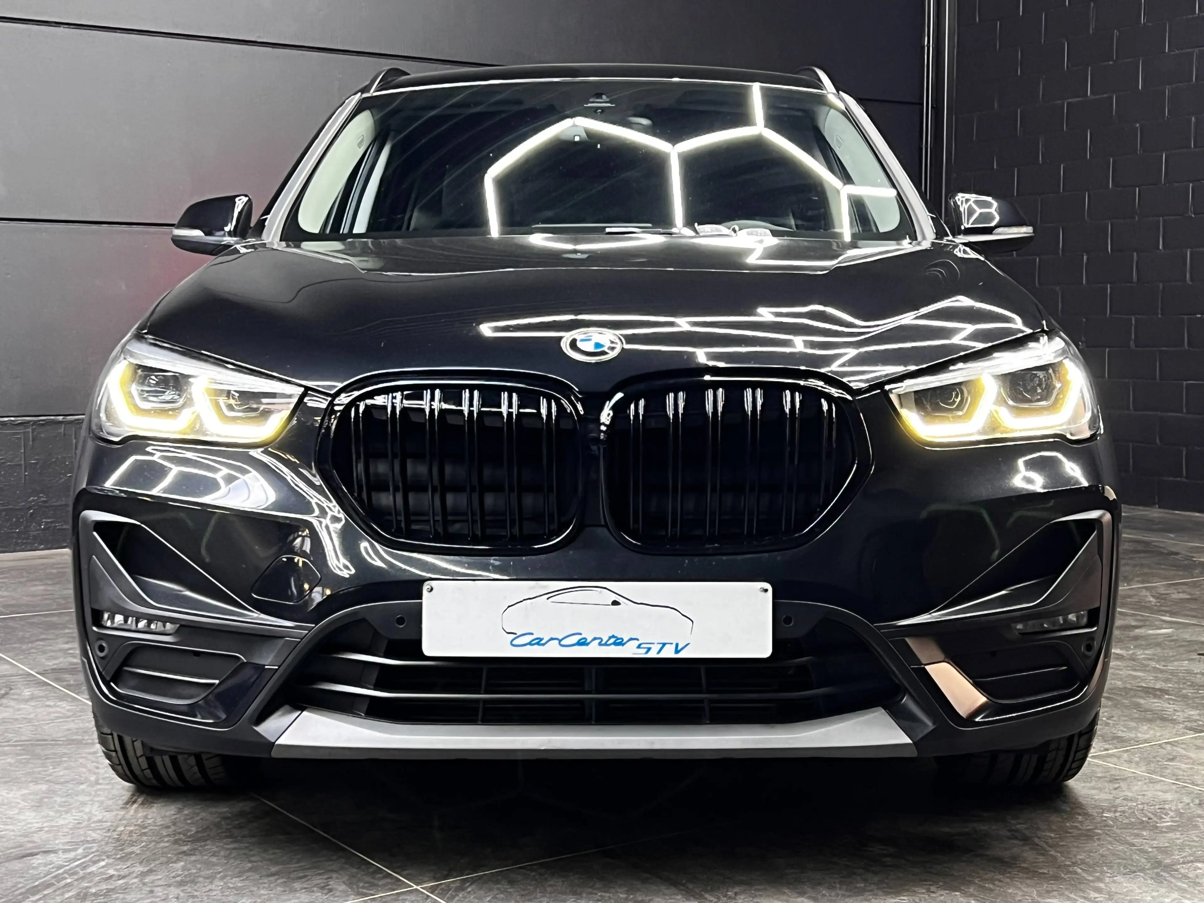 BMW X1 xDrive25e Hybrid / All black / Head up / Camera / LED / 2022 — photo 2