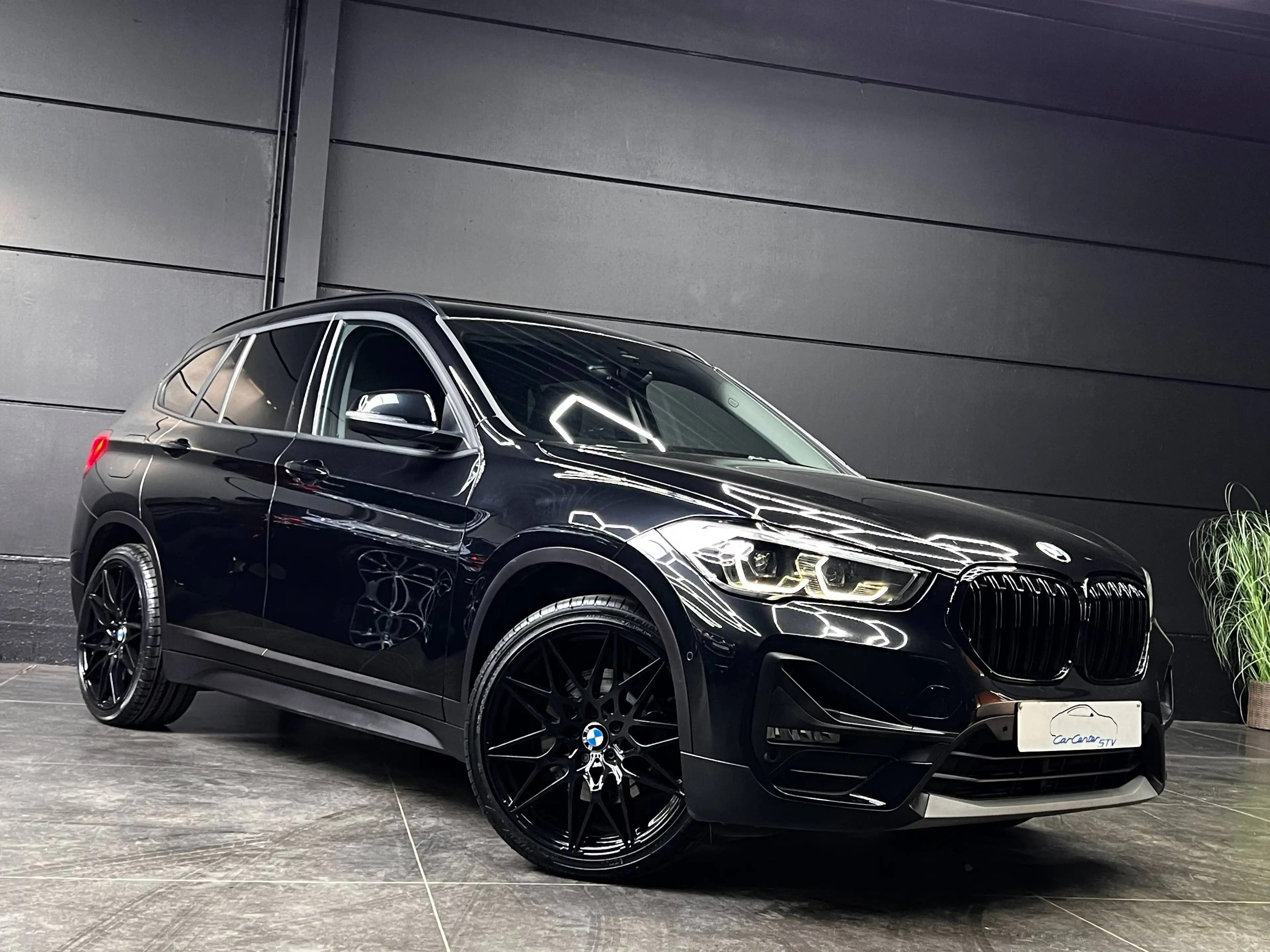 BMW X1 xDrive25e Hybrid / All black / Head up / Camera / LED / 2022 — photo 3