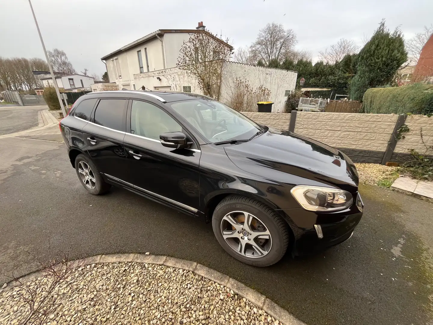 Volvo XC60 XC60 2.0 D4 Summum boite auto toit pano  full!!! Noir - 2